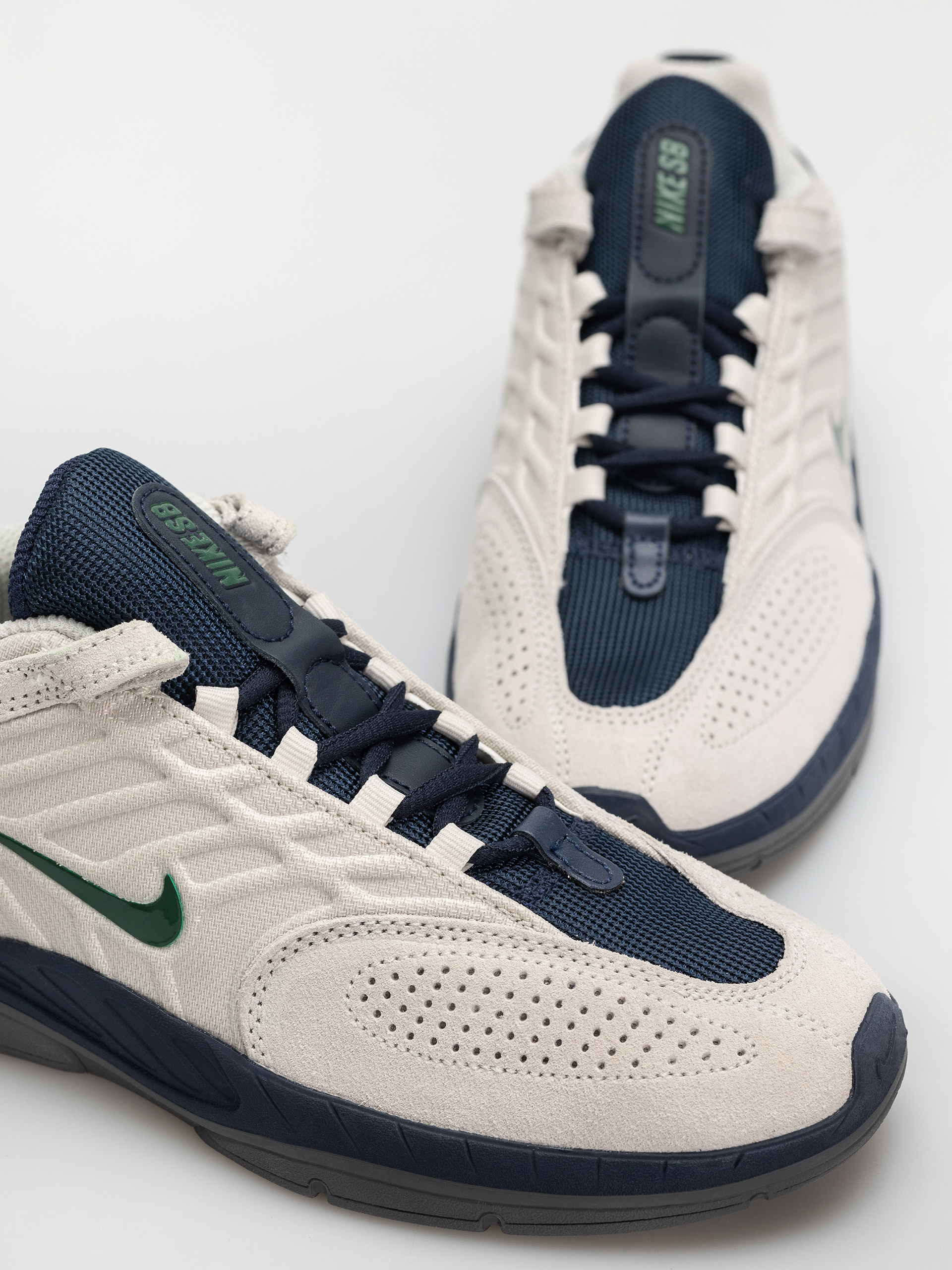 Topánky Nike SB Vertebrae (light bone/fir midnight navy obsidian)