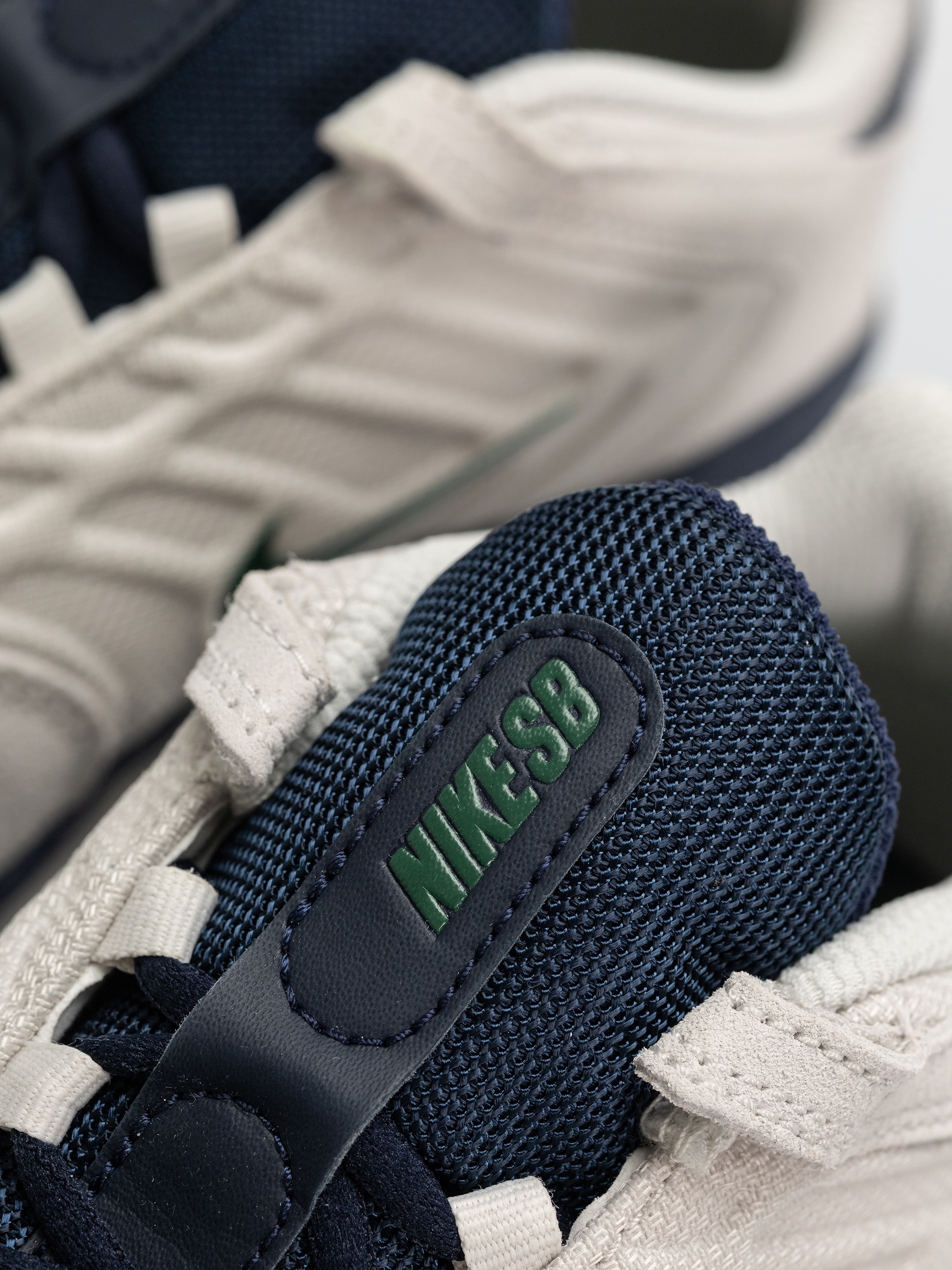 Topánky Nike SB Vertebrae (light bone/fir midnight navy obsidian)