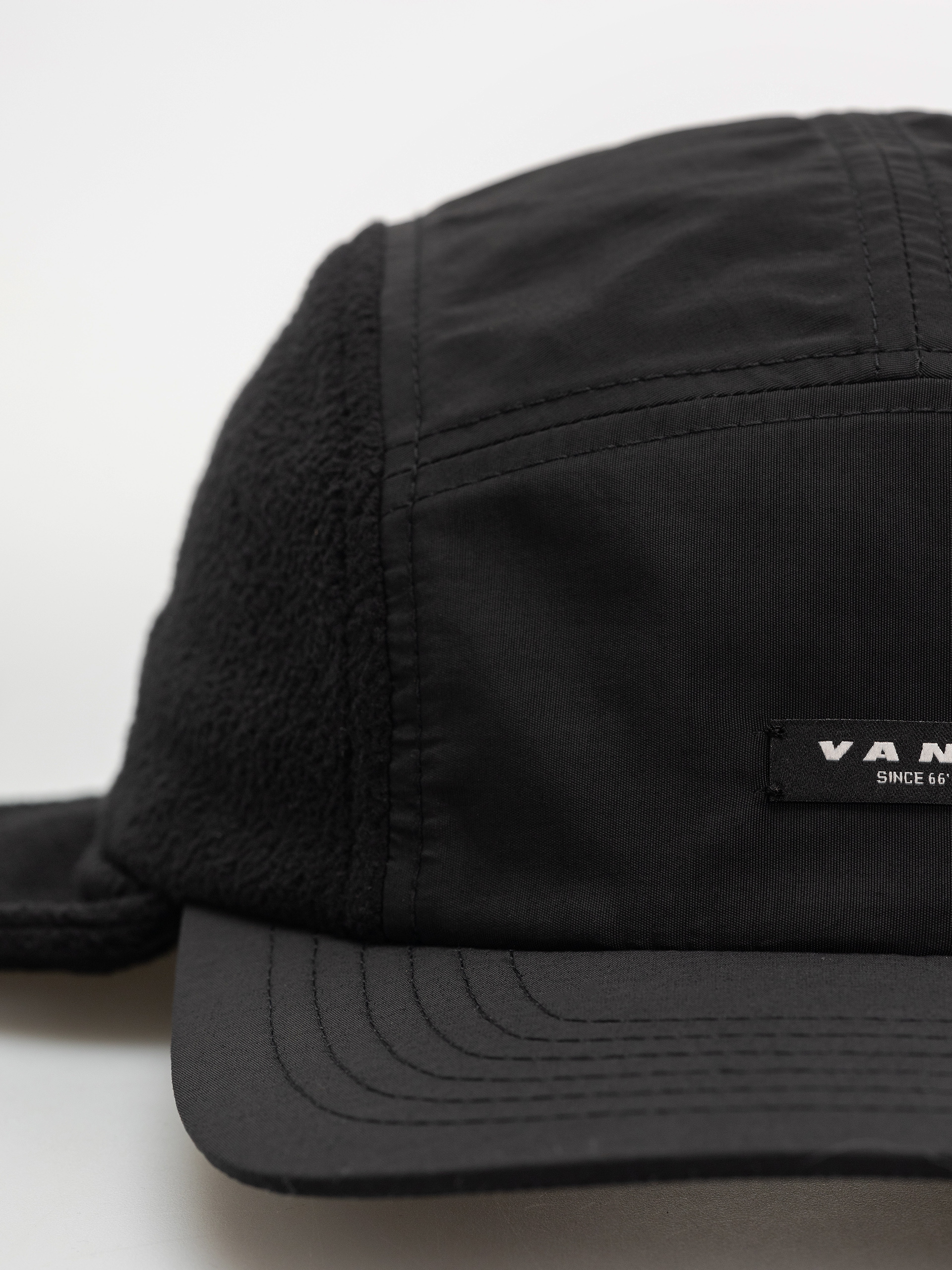 Šiltovka Vans 66 Earflap Tall Camper (black)