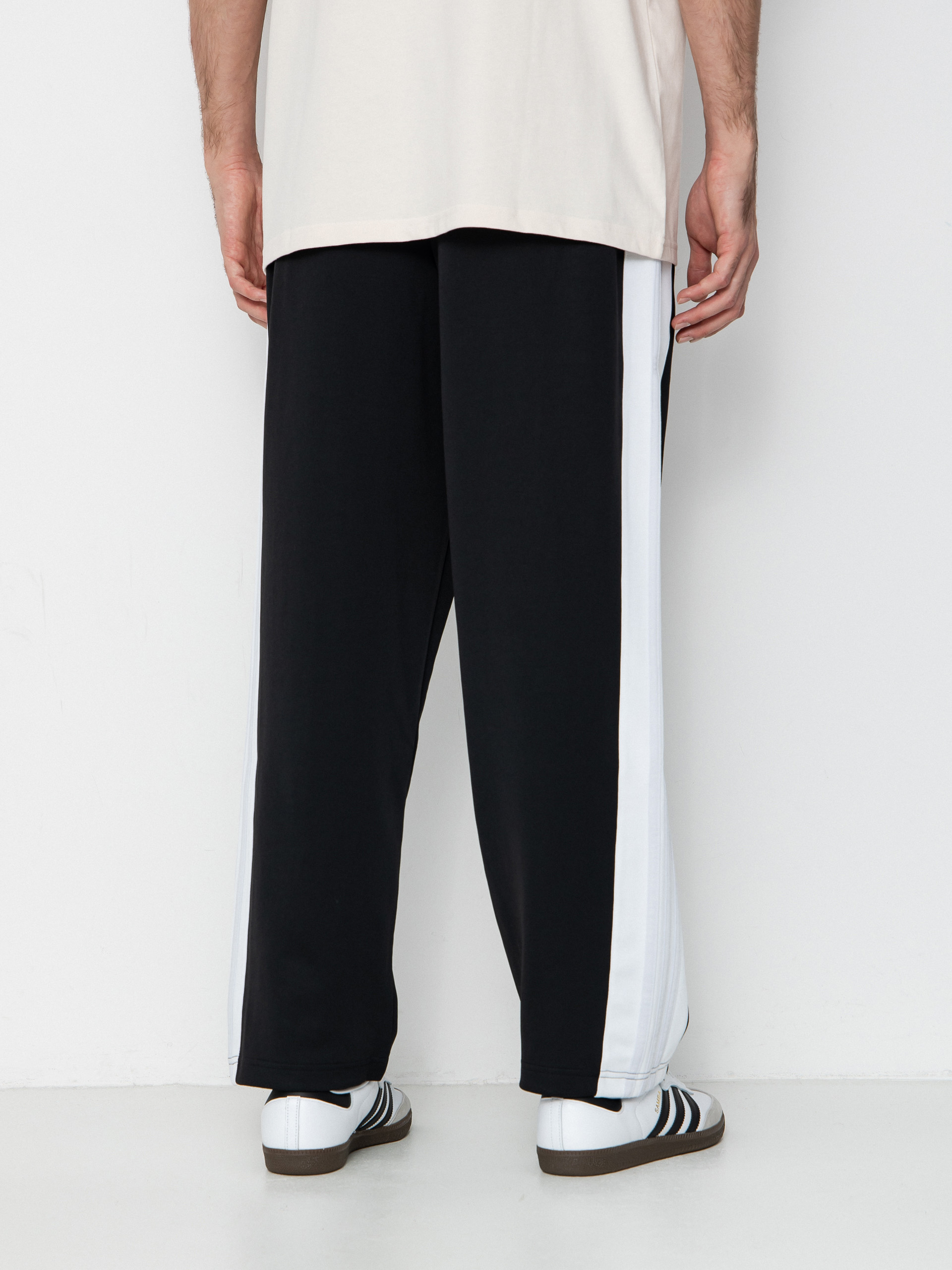 Nohavice adidas Tyshawn (black/white/dshgry)
