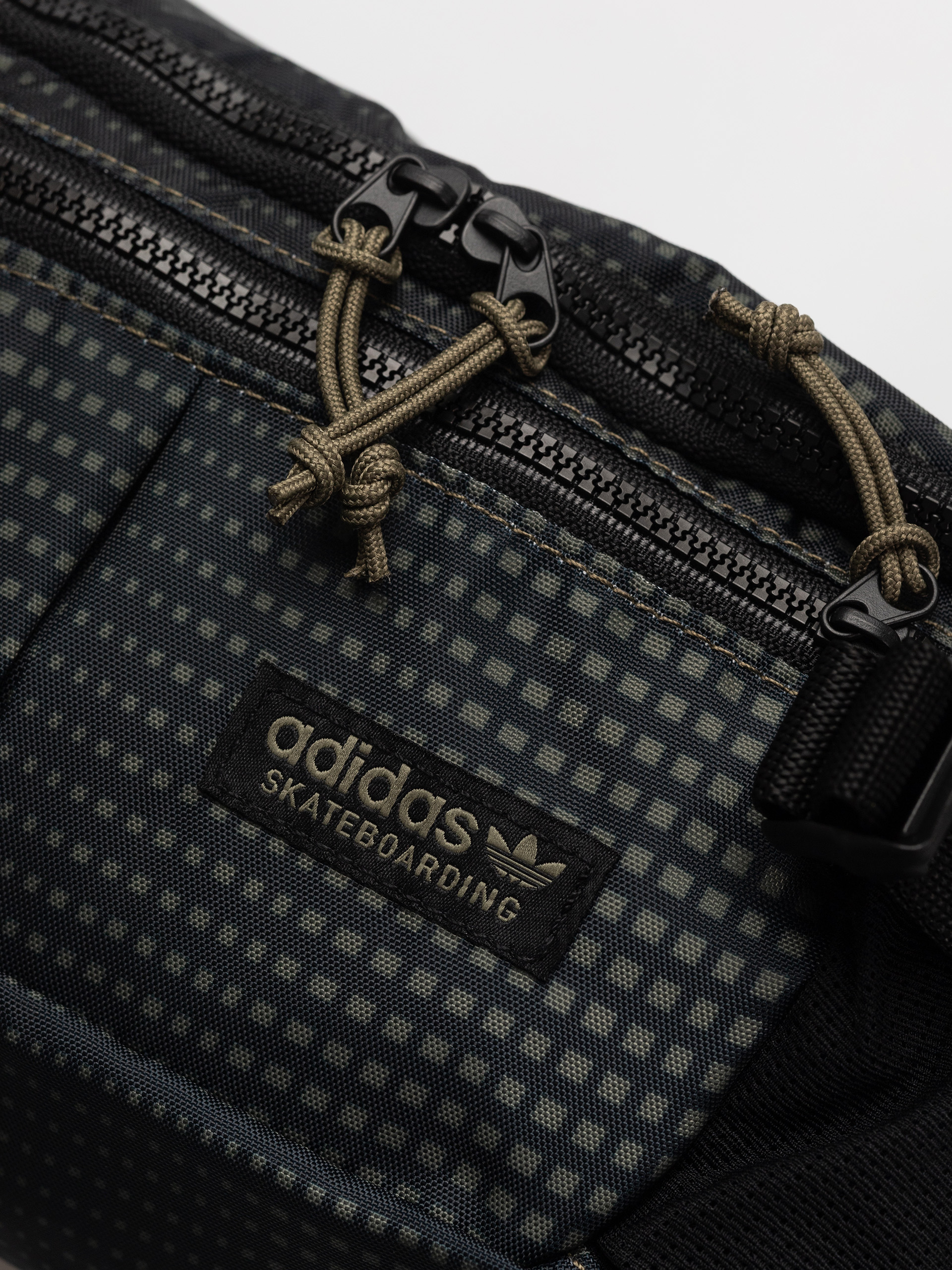 Ľadvinka adidas Skatep Cross Body (olistr/black)