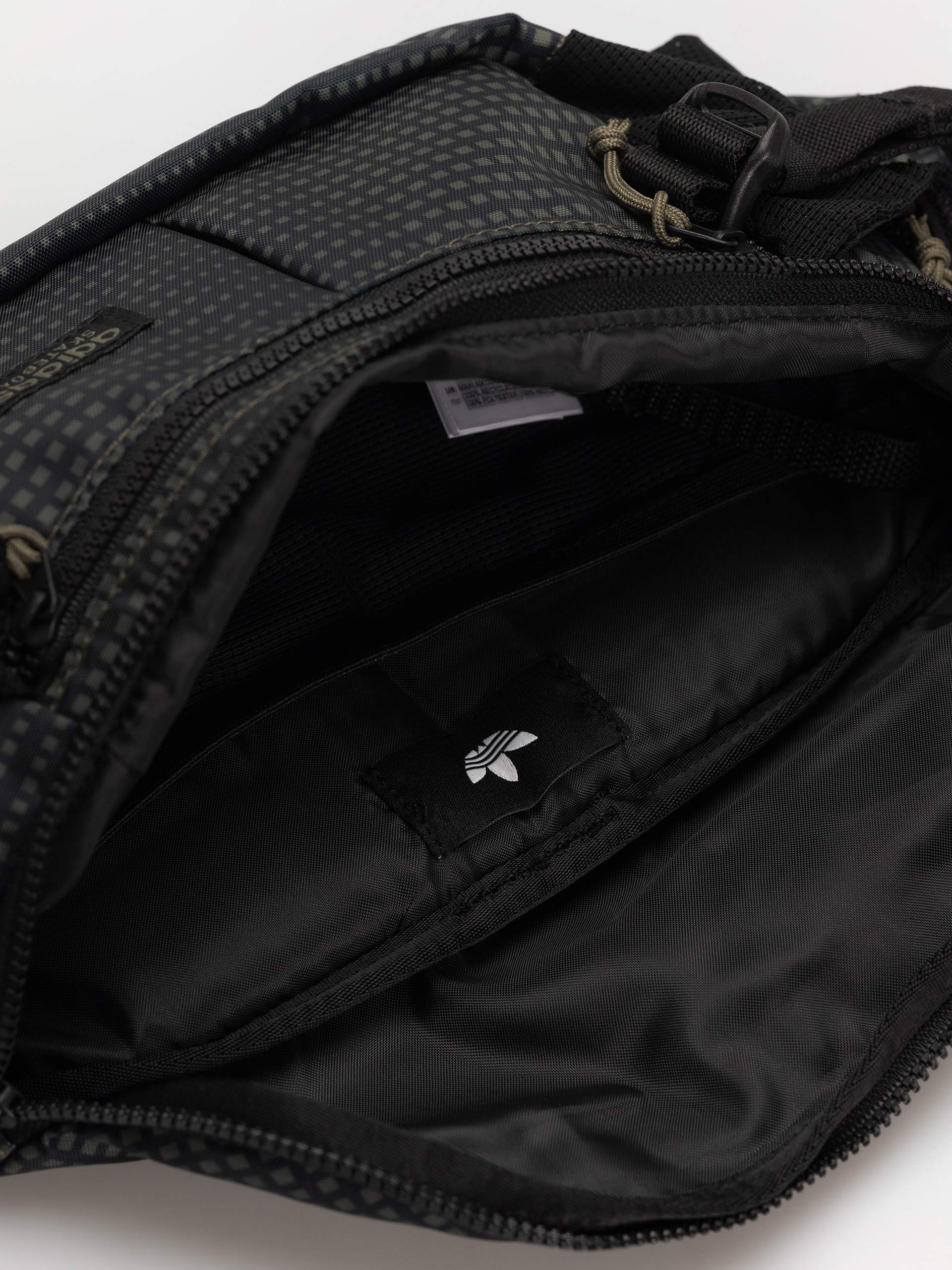 Ľadvinka adidas Skatep Cross Body (olistr/black)