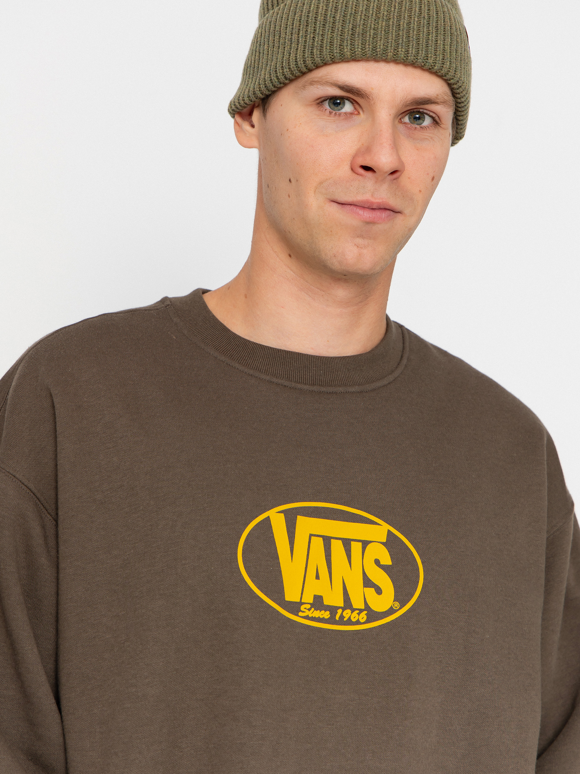 Mikina Vans Classic Oval Crew (coal brown)