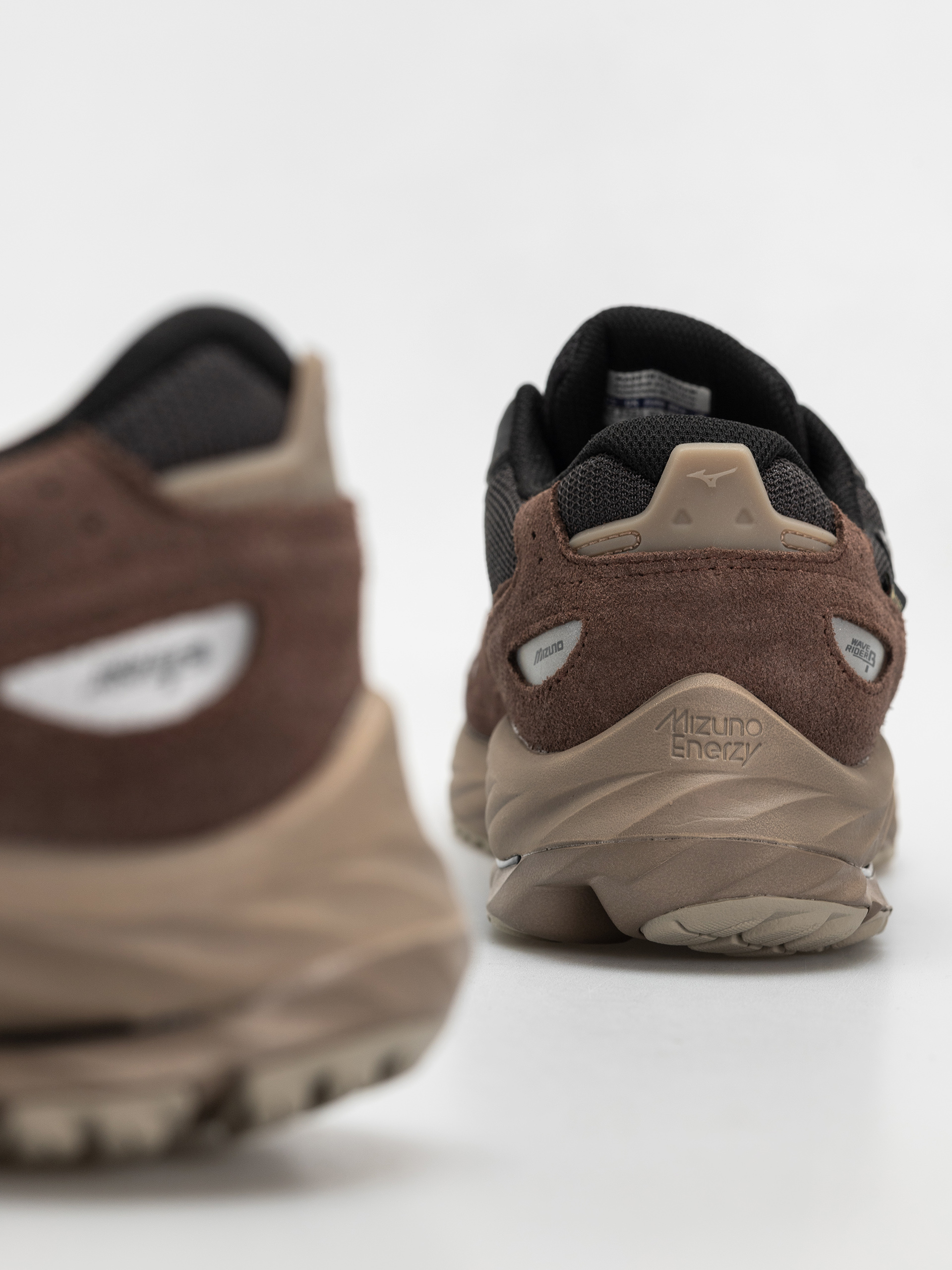Topánky Mizuno Wave Rider GTX (black sand/black/chicory coffee)