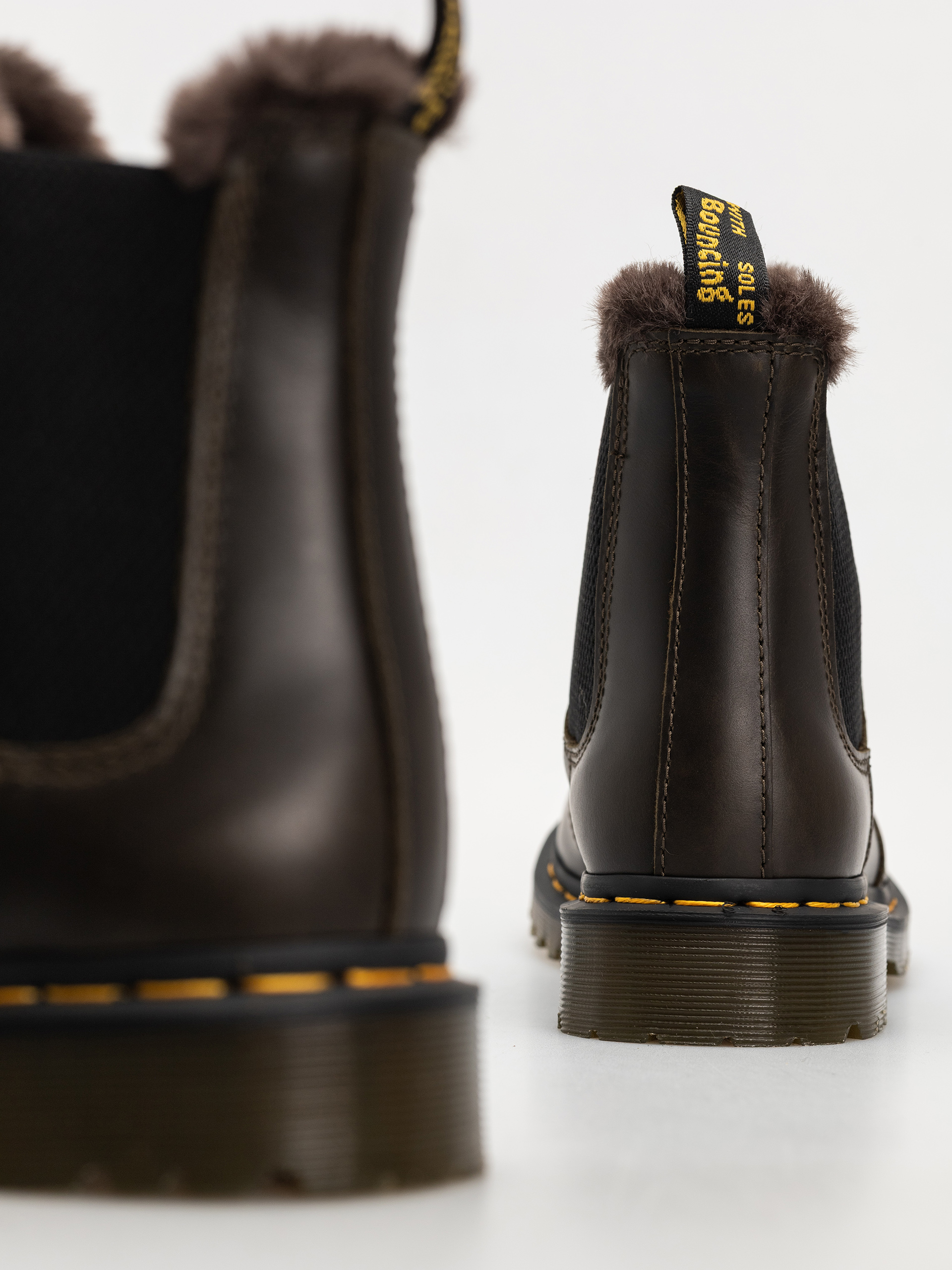 Topánky Dr. Martens 2976 Leonore Chelsea Wmn (dark taupe taupe orleans)