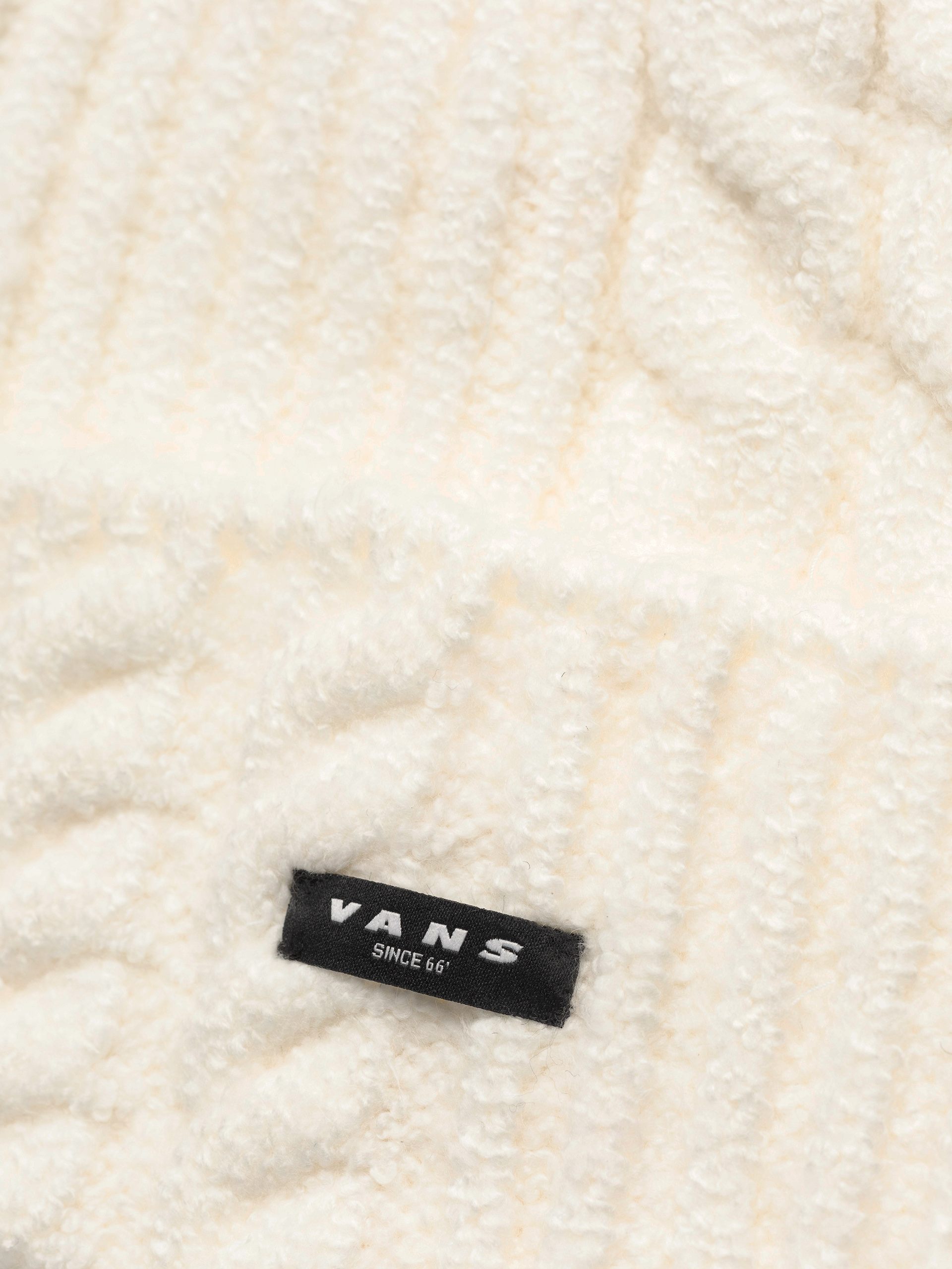 Čiapka Vans Revelle Cuff (mountain essentials marshmallow)