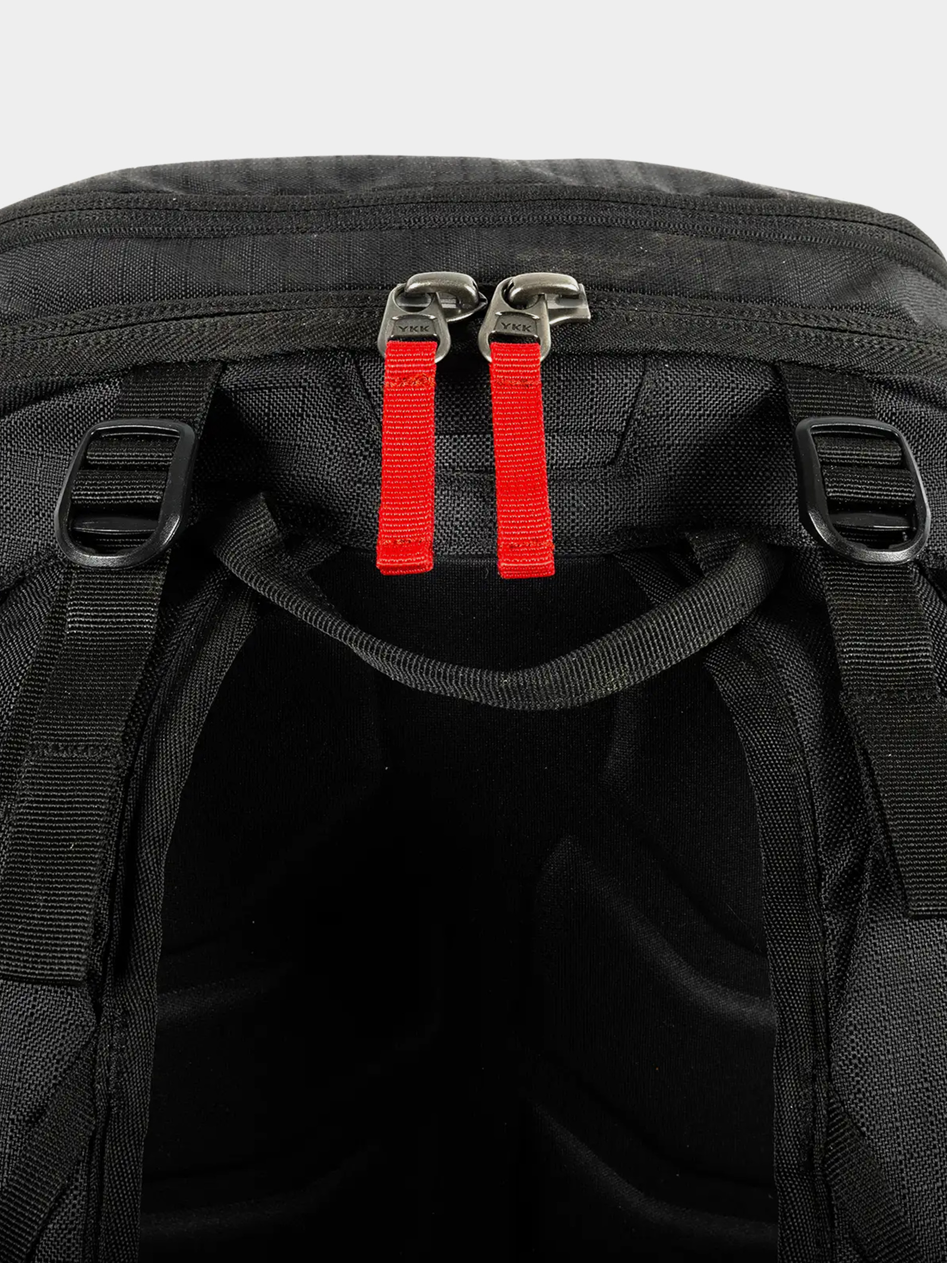 Batoh Jones Snowboards Deeper 19L (stealth black)