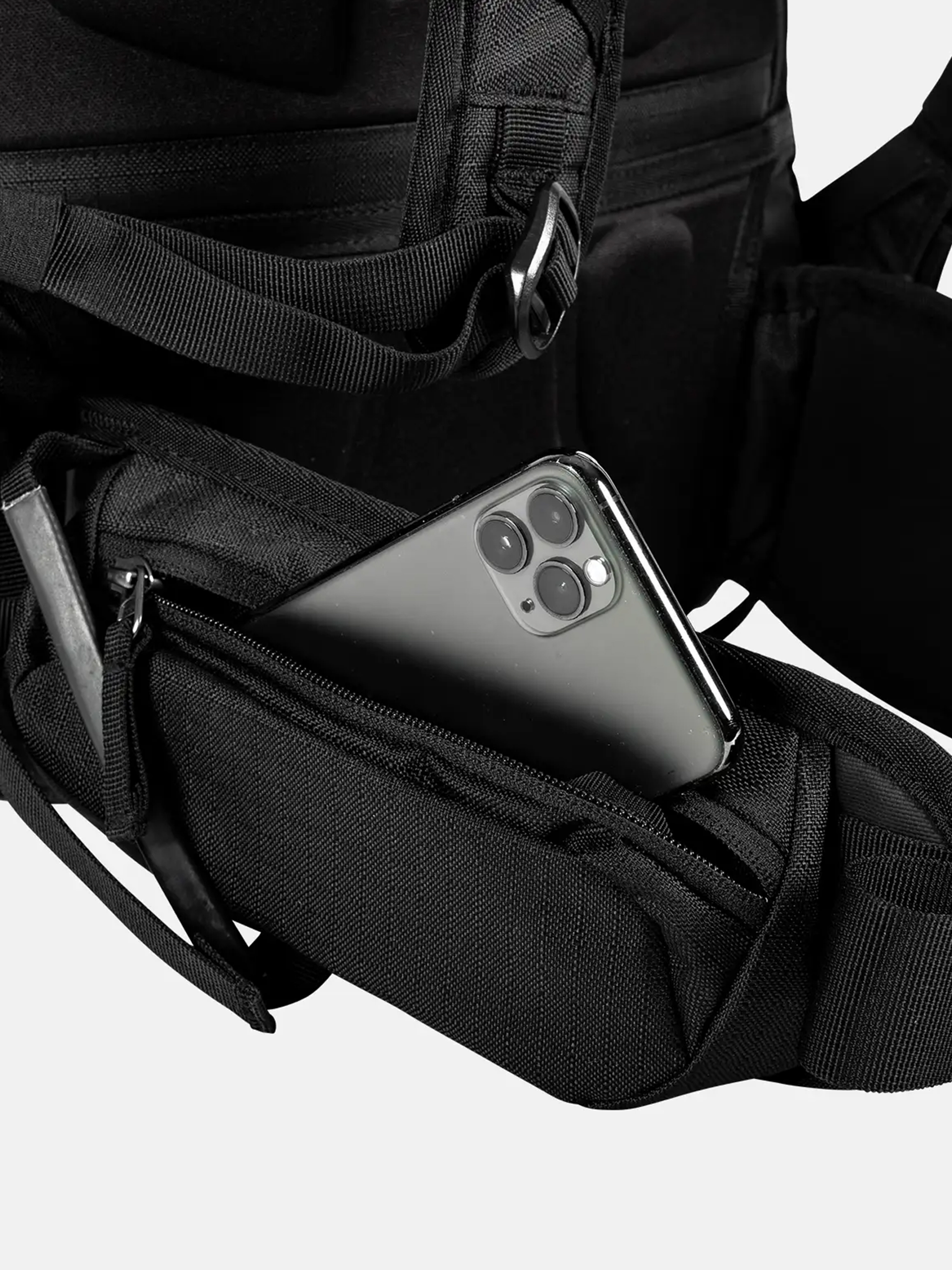 Batoh Jones Snowboards Higher 32L (stealth black)