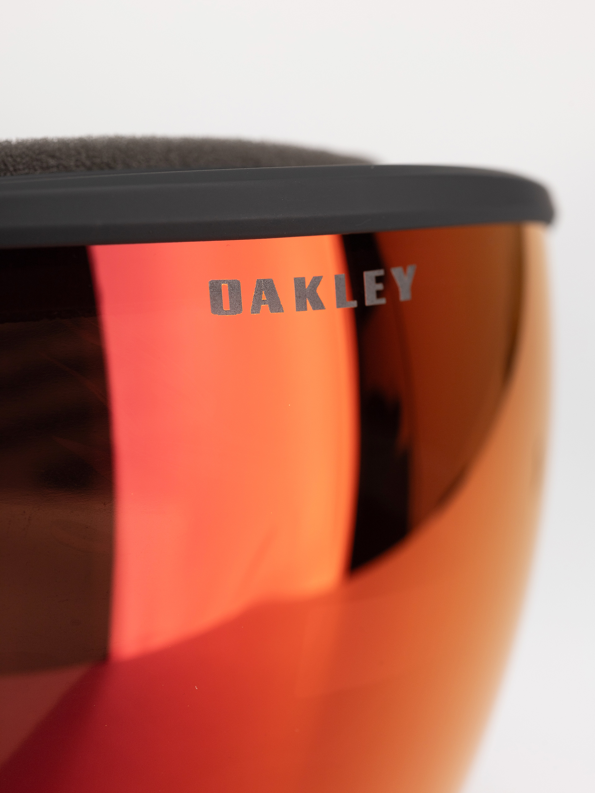 Snowboardové okuliare Oakley Flight Tracker L (black brutal/prizm snow torch iridium)