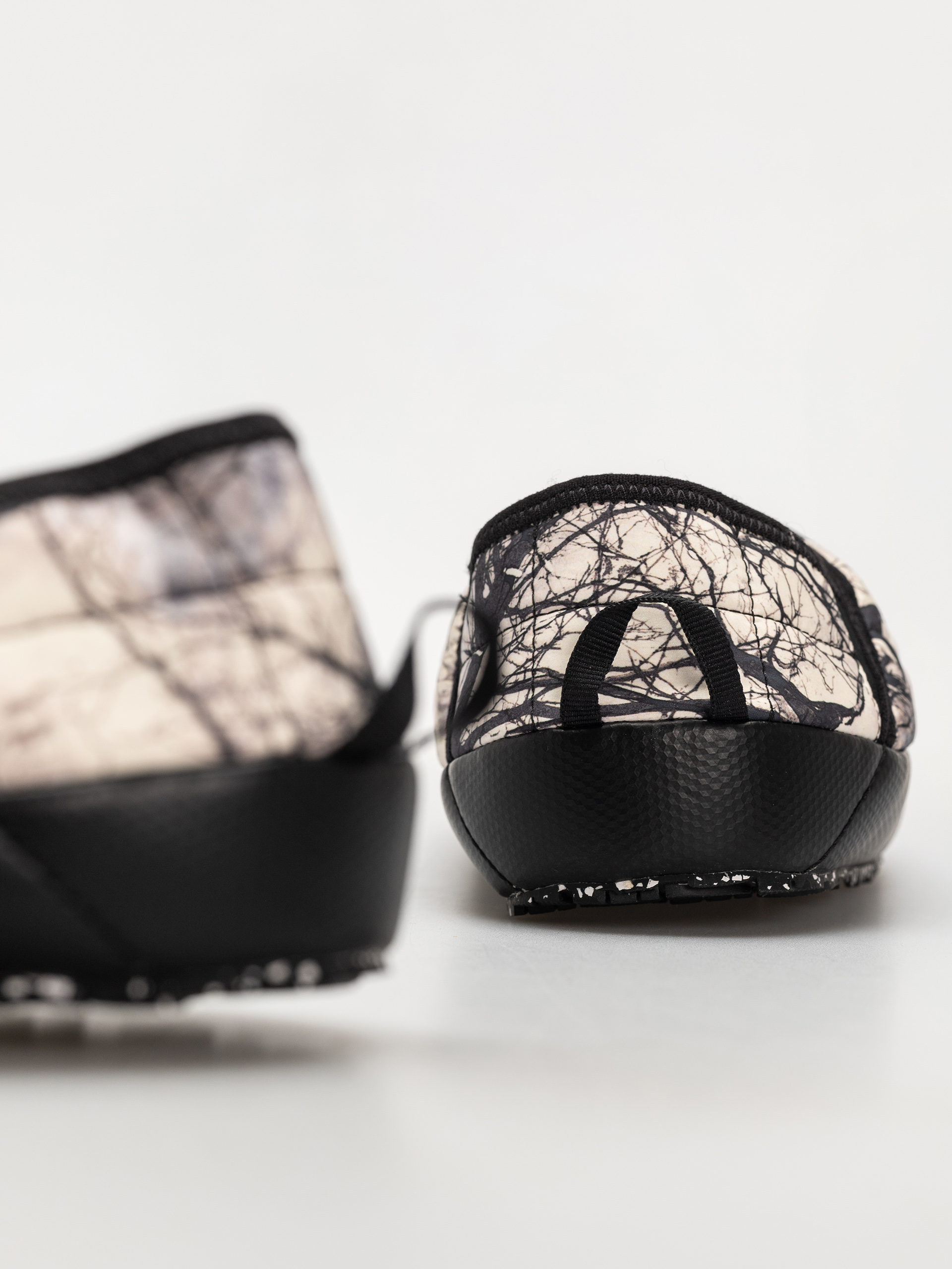 Topánky The North Face Thermoball Traction Mule V (image lift camo white d)