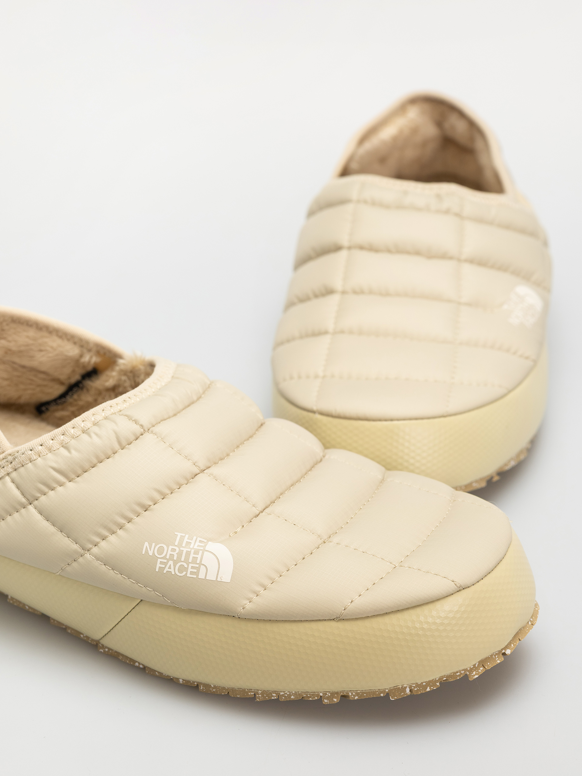 Topánky The North Face Thermoball Traction Mule V Wmn (gravel/white dune)