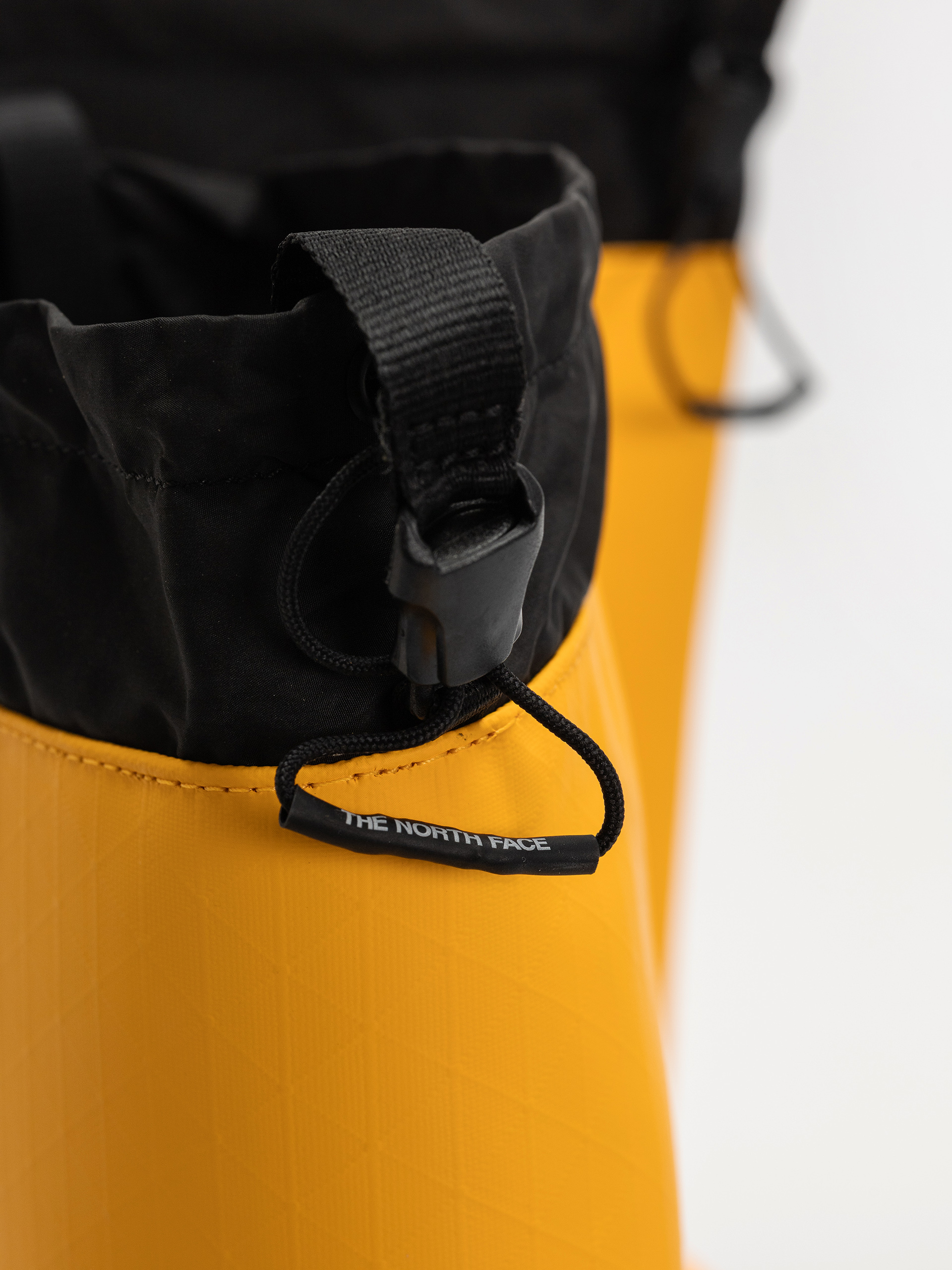 Topánky The North Face Base Camp 200 Wp (summit gold/tnf black)