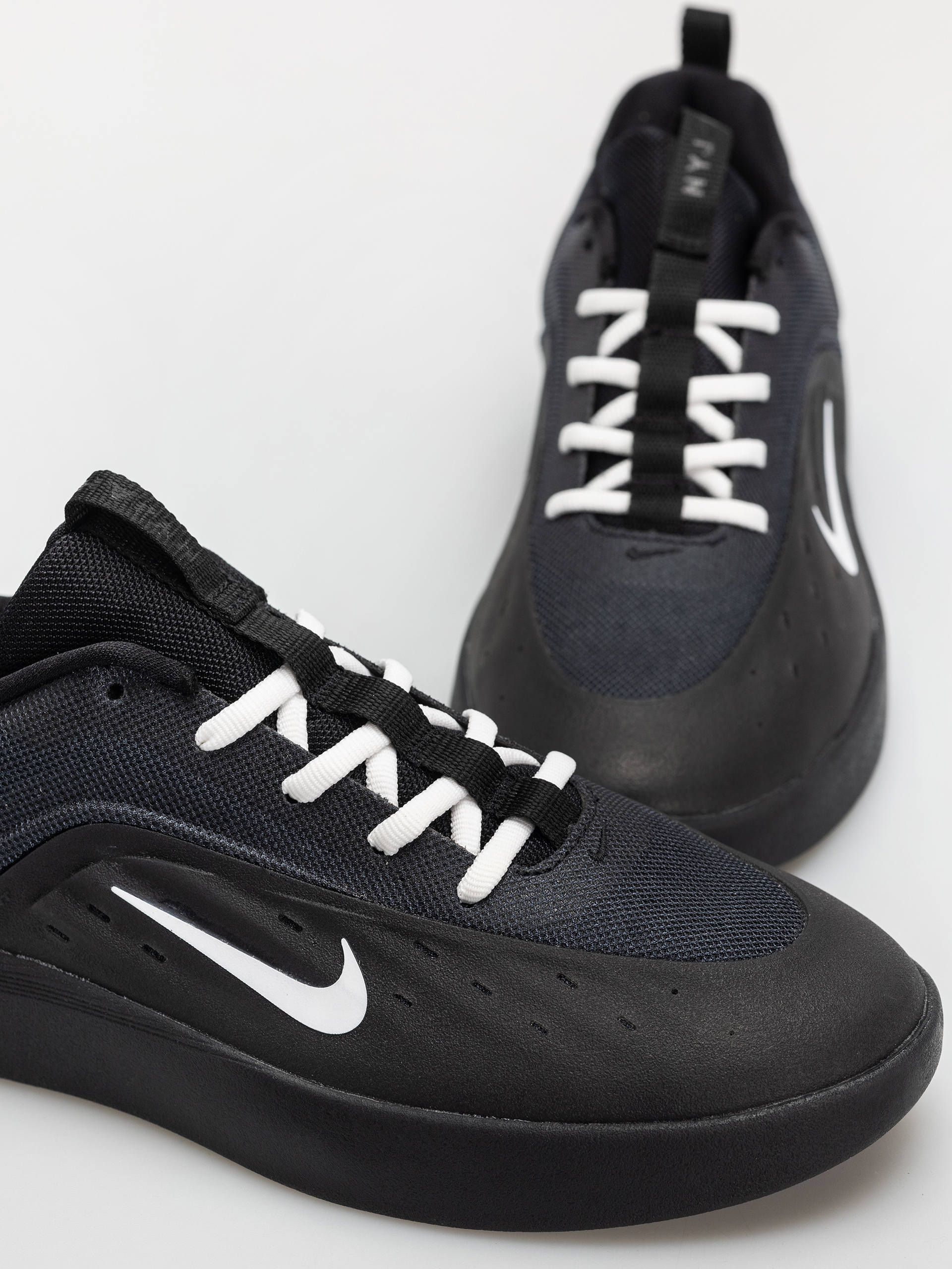 Topánky Nike SB Zoom Nyjah 4 (black/white black white)