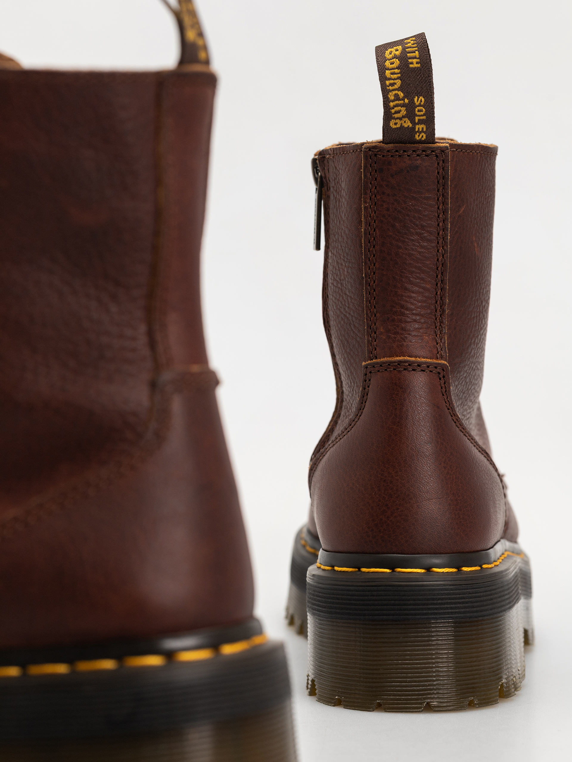 Topánky Dr. Martens Jadon (cashew ambassador)
