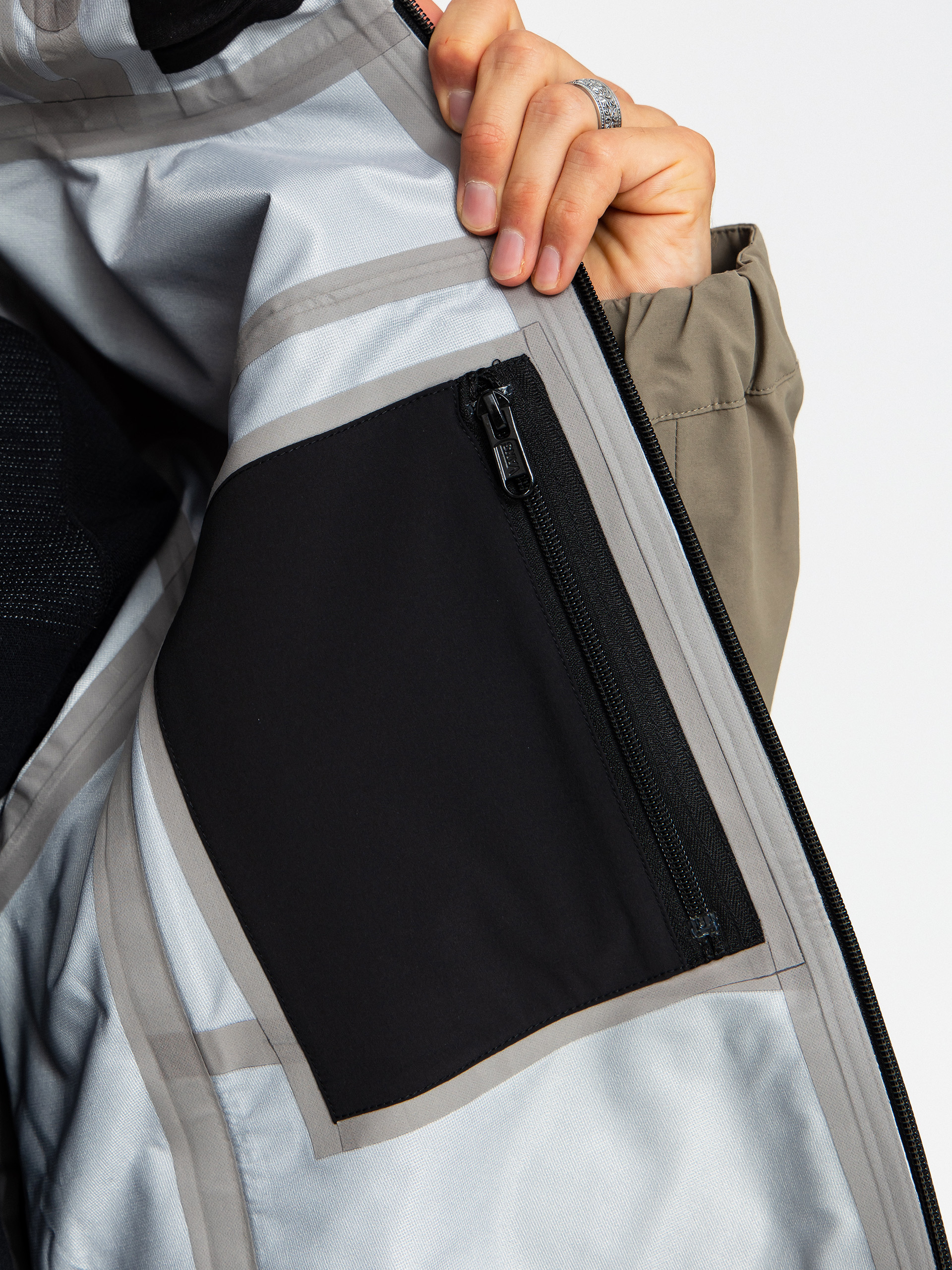 Pánska Snowboardová bunda Vans Hi Country 3L 2.0 (mountain essentials bungee cord)