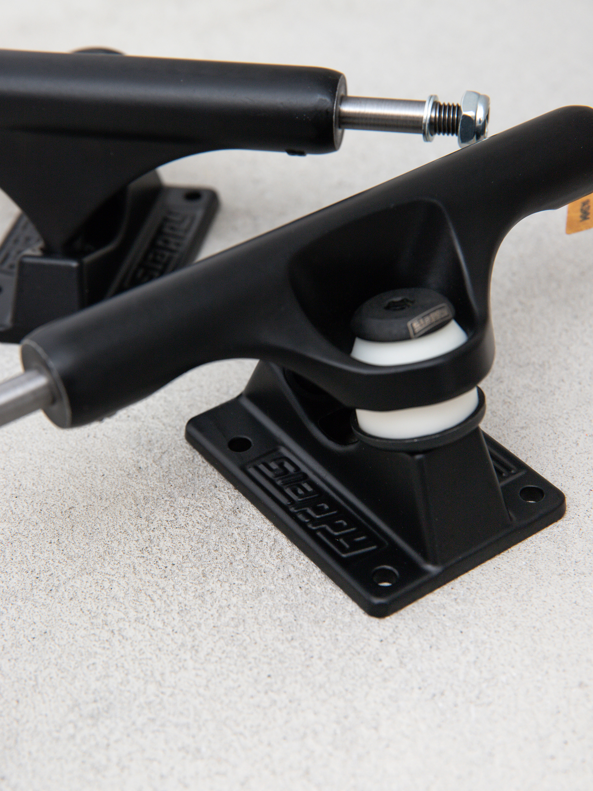 Trucky Slappy ST1 Inverted Hollow Lights Ultra Low (matte black/black gold)