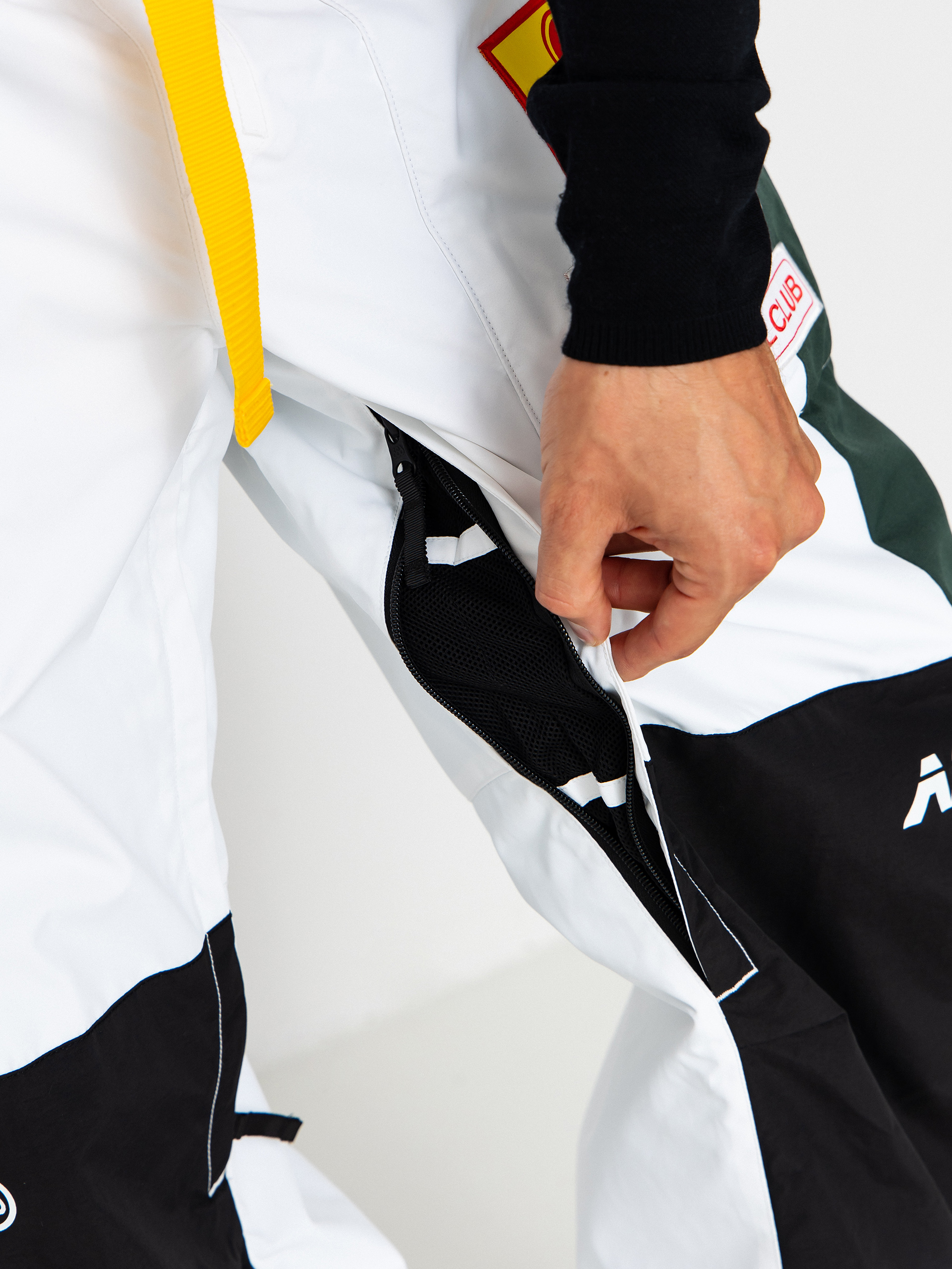 Pánske Snowboardové nohavice 686 X ASSC F1 (assc white colorblock)