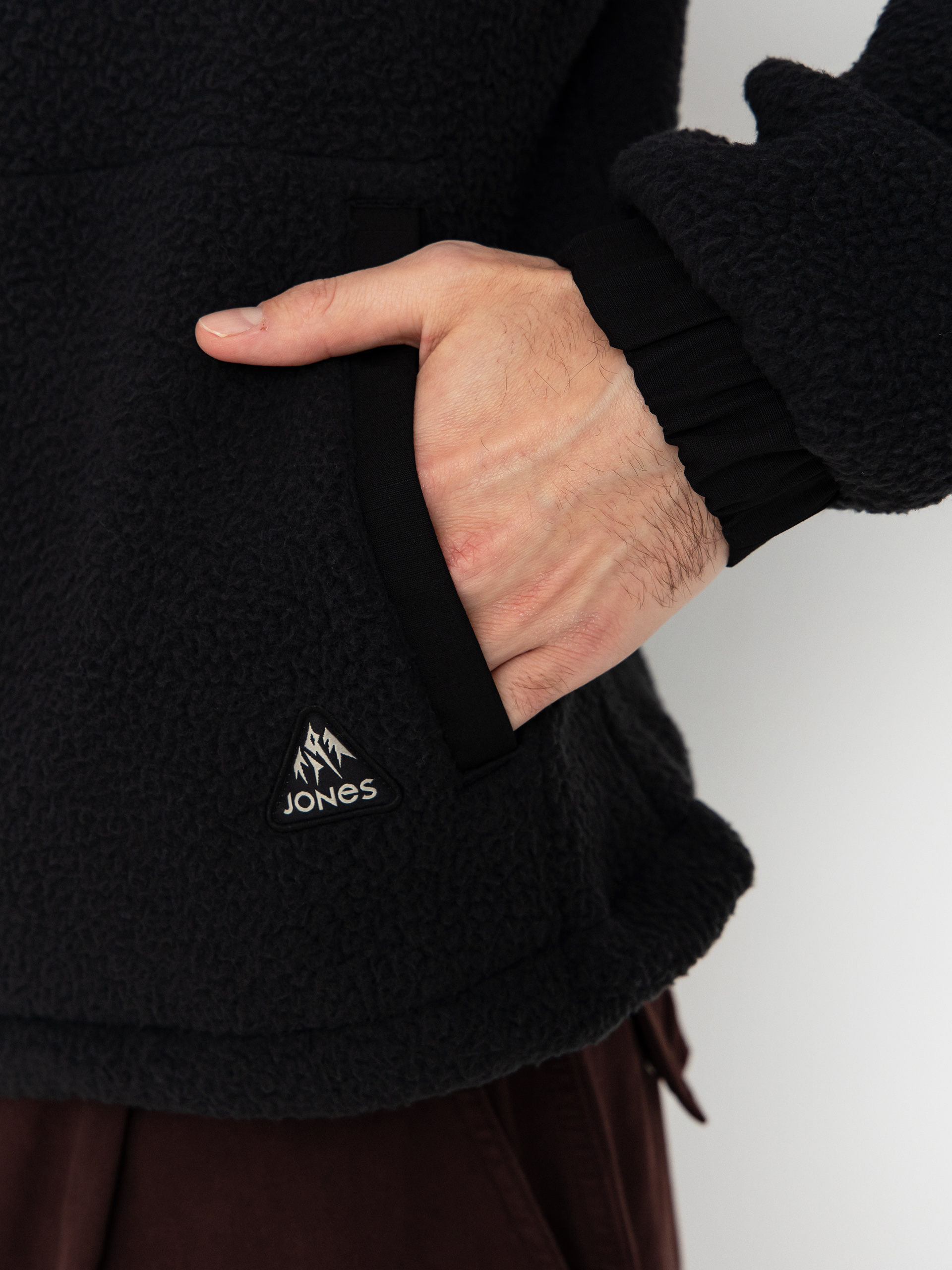 Mikina Jones Snowboards Campfire Rec Sherpa (stealth black)