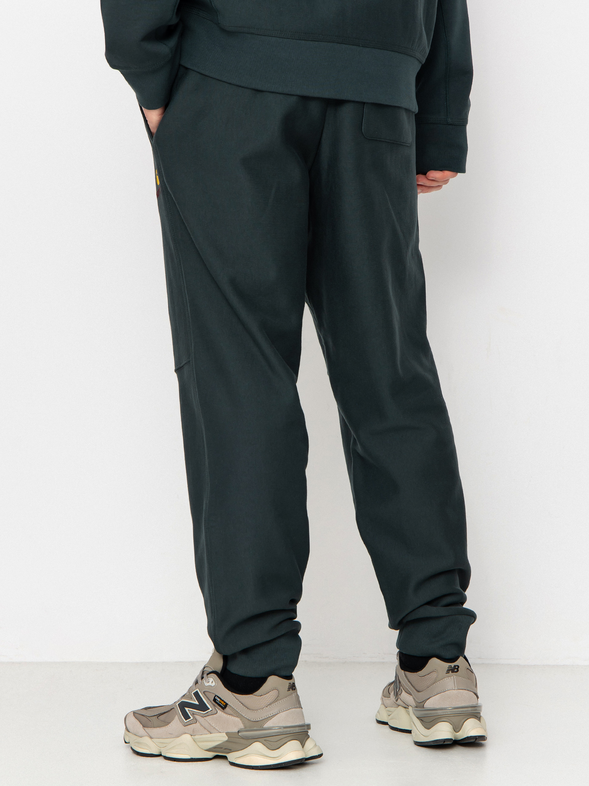 Nohavice Carhartt WIP American Script Jogging (kale green)