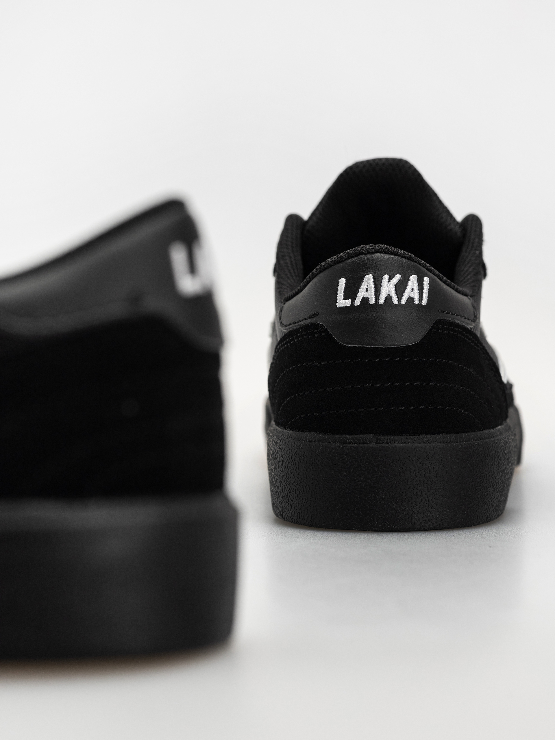 Top&aacute;nky Lakai Cambridge (black/black white suede)