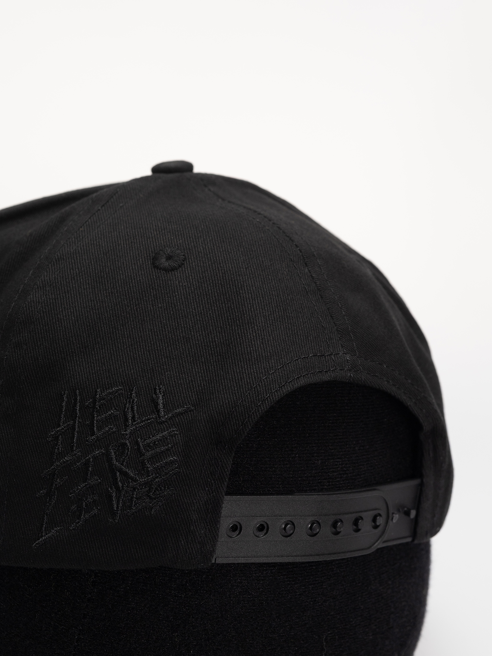Šiltovka Santa Cruz X Stranger Things Hellfire Club Snapback Structured Hat (black)
