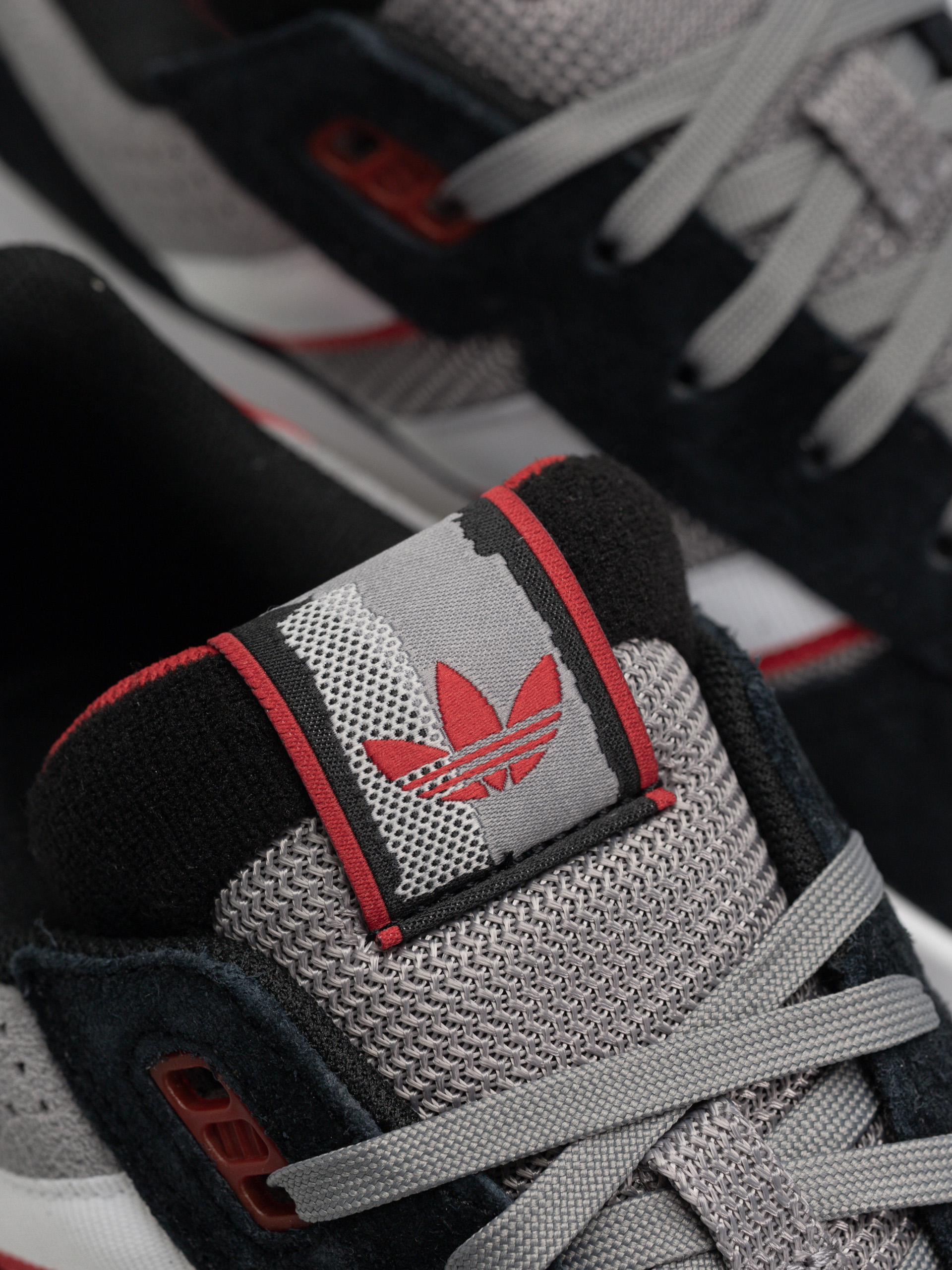 Topánky adidas Tekkira Cup (cblack/ftwwht/betsca)