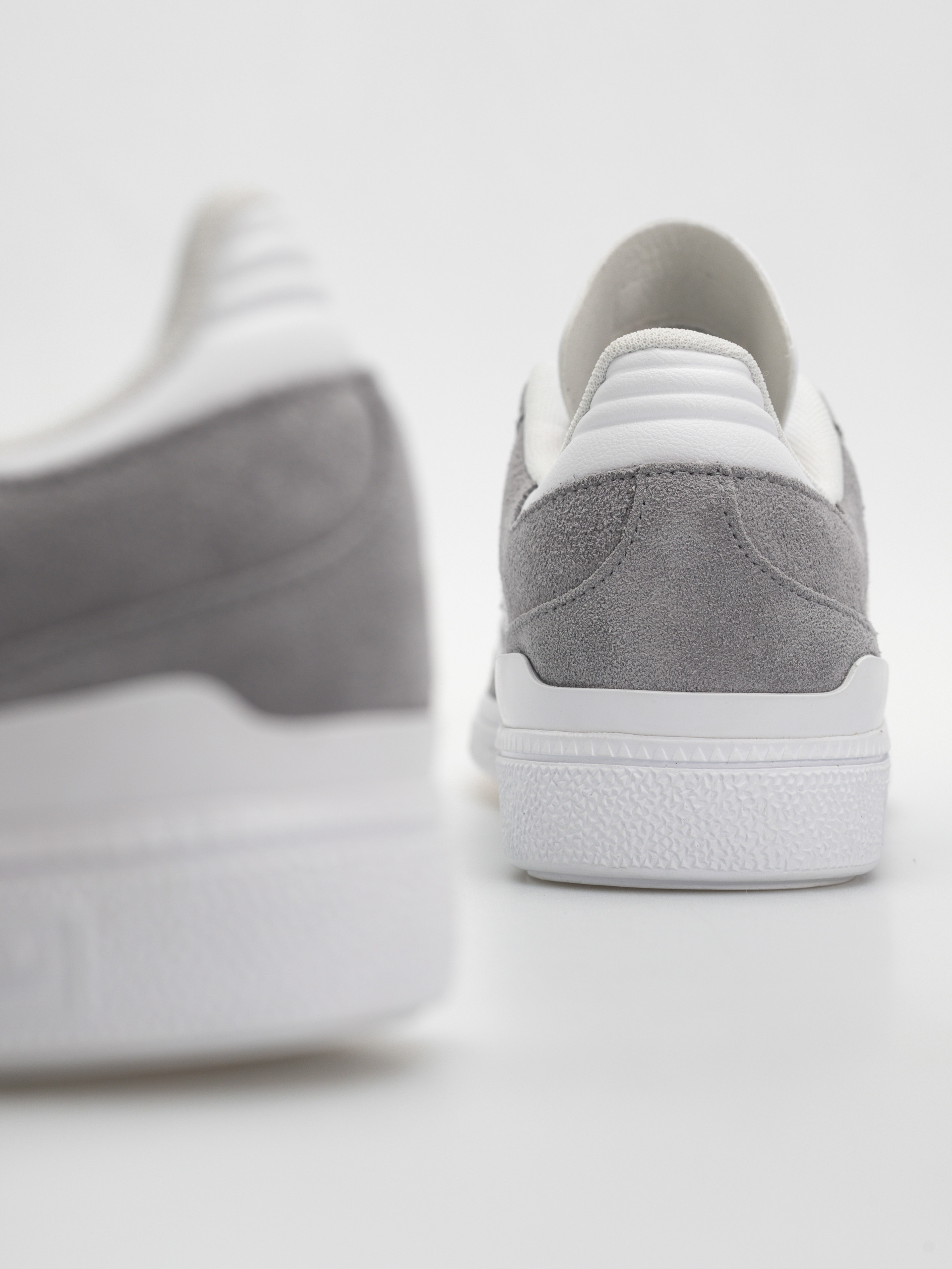 Topánky adidas Busenitz (grethr/ftwwht/goldmt)