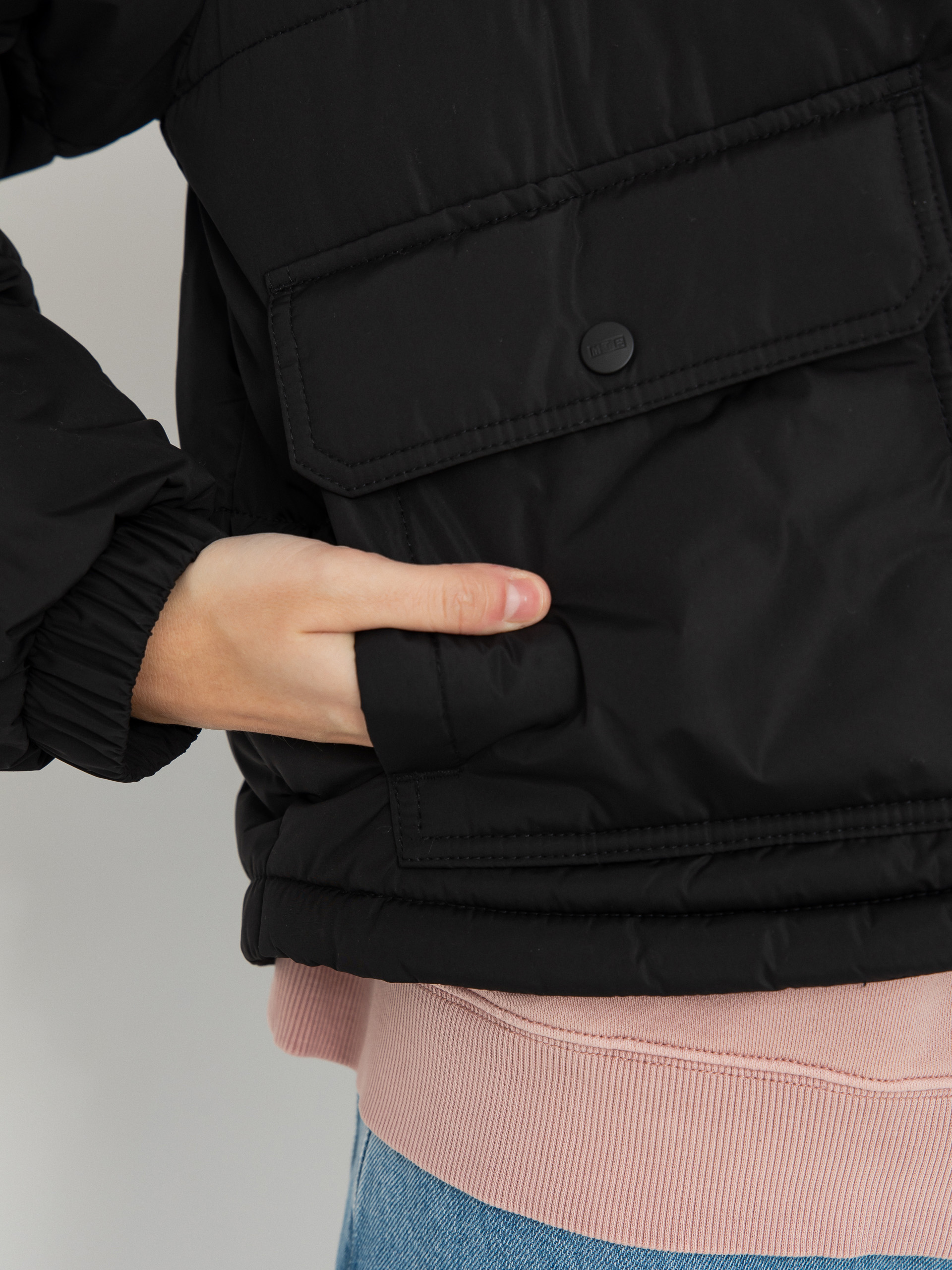 Bunda Vans Mte Aubrey Primaloft Puffer Wmn (black)