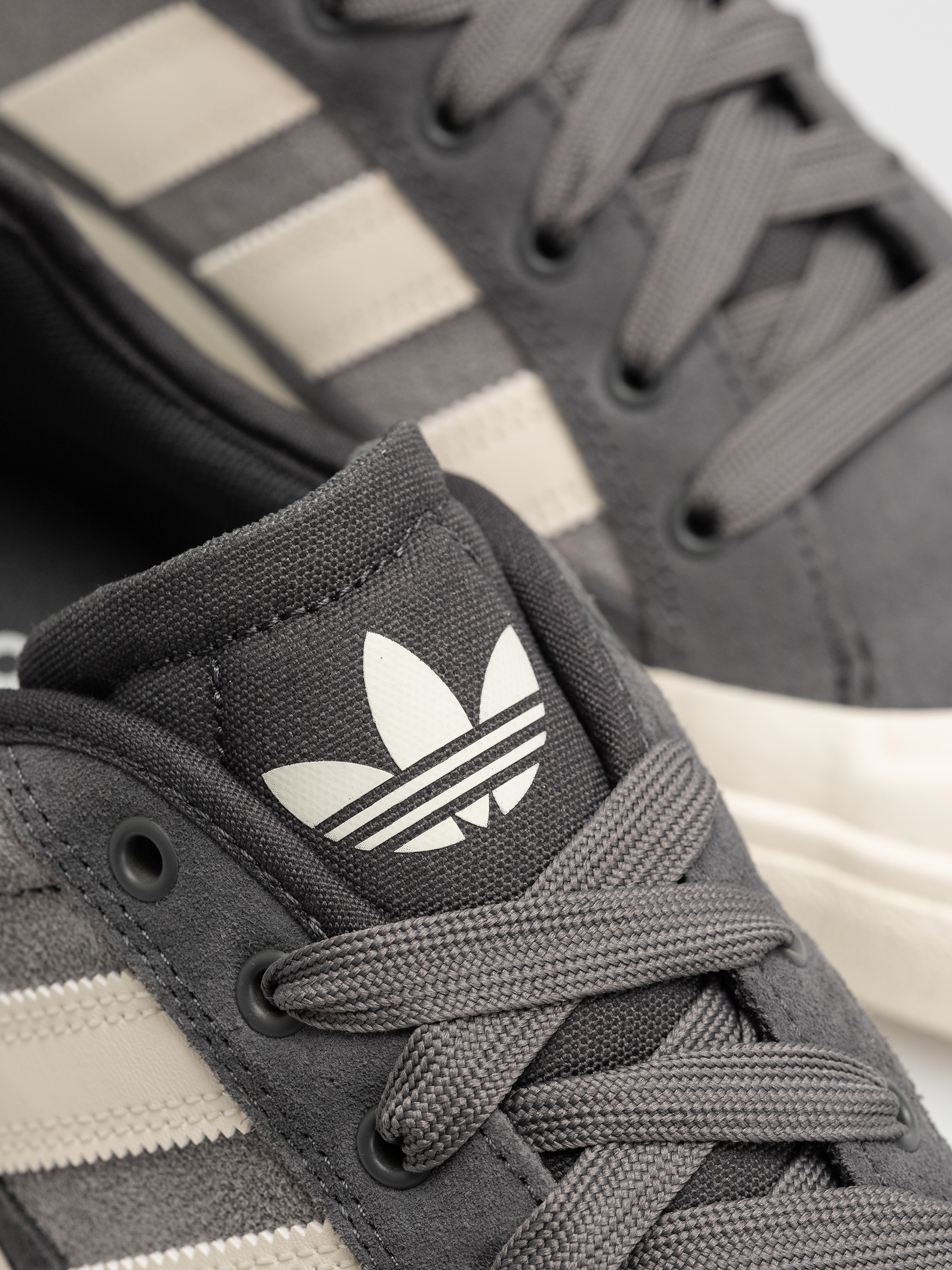 Topánky adidas Court Tns Premiere (grethr/cwhite/gresix)