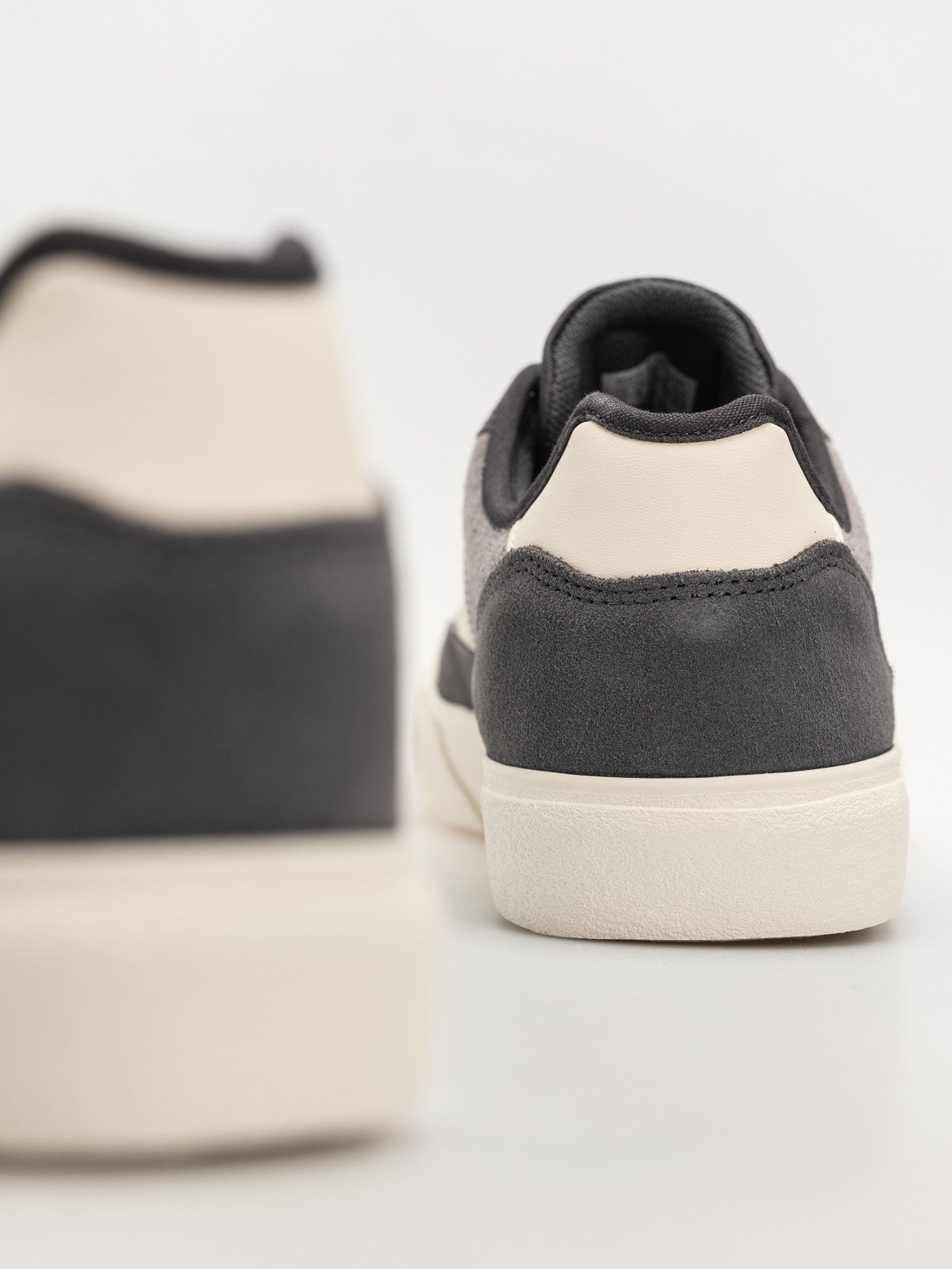 Topánky adidas Court Tns Premiere (grethr/cwhite/gresix)