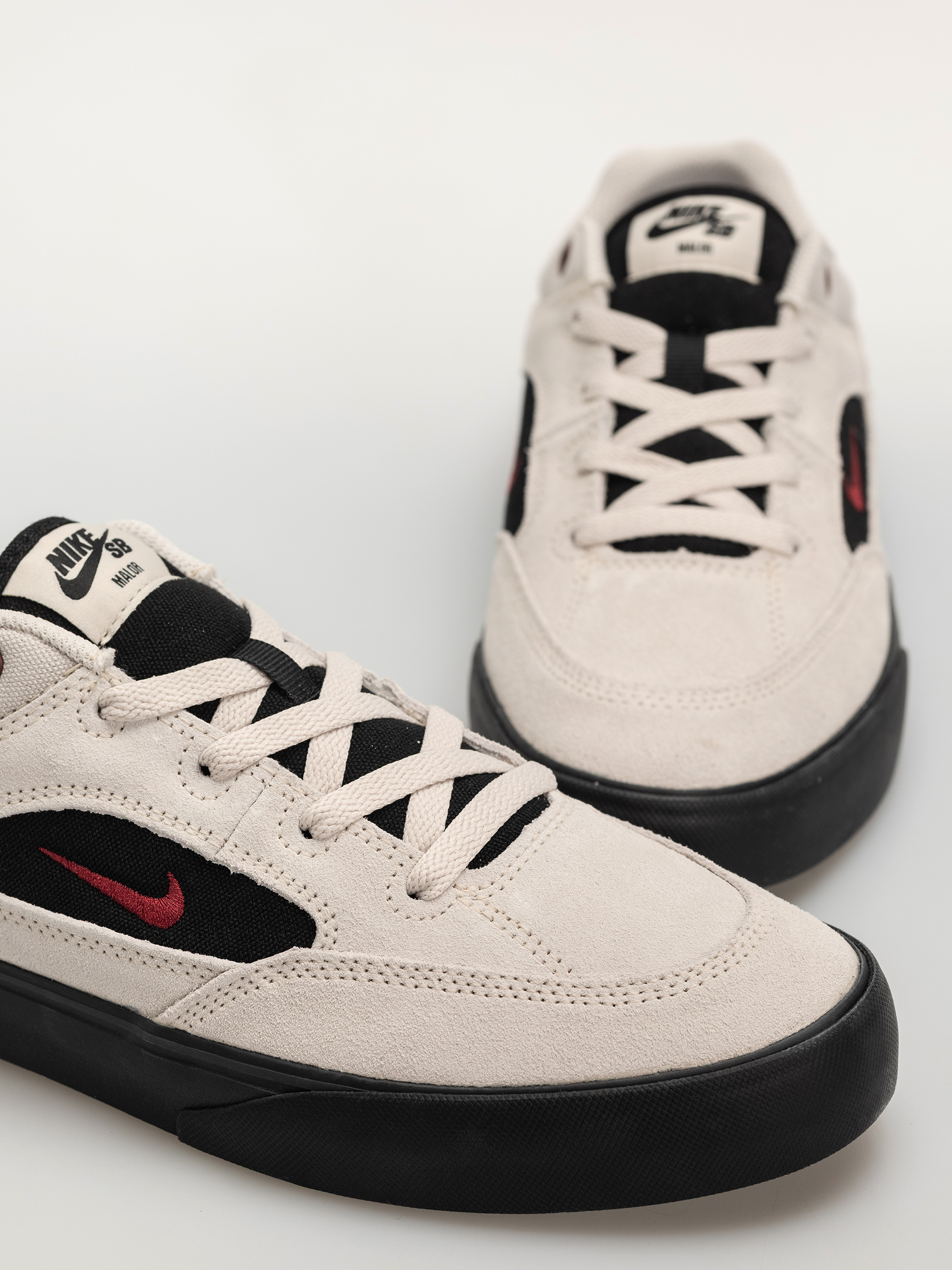 Topánky Nike SB Malor (lt orewood brn/team red black)