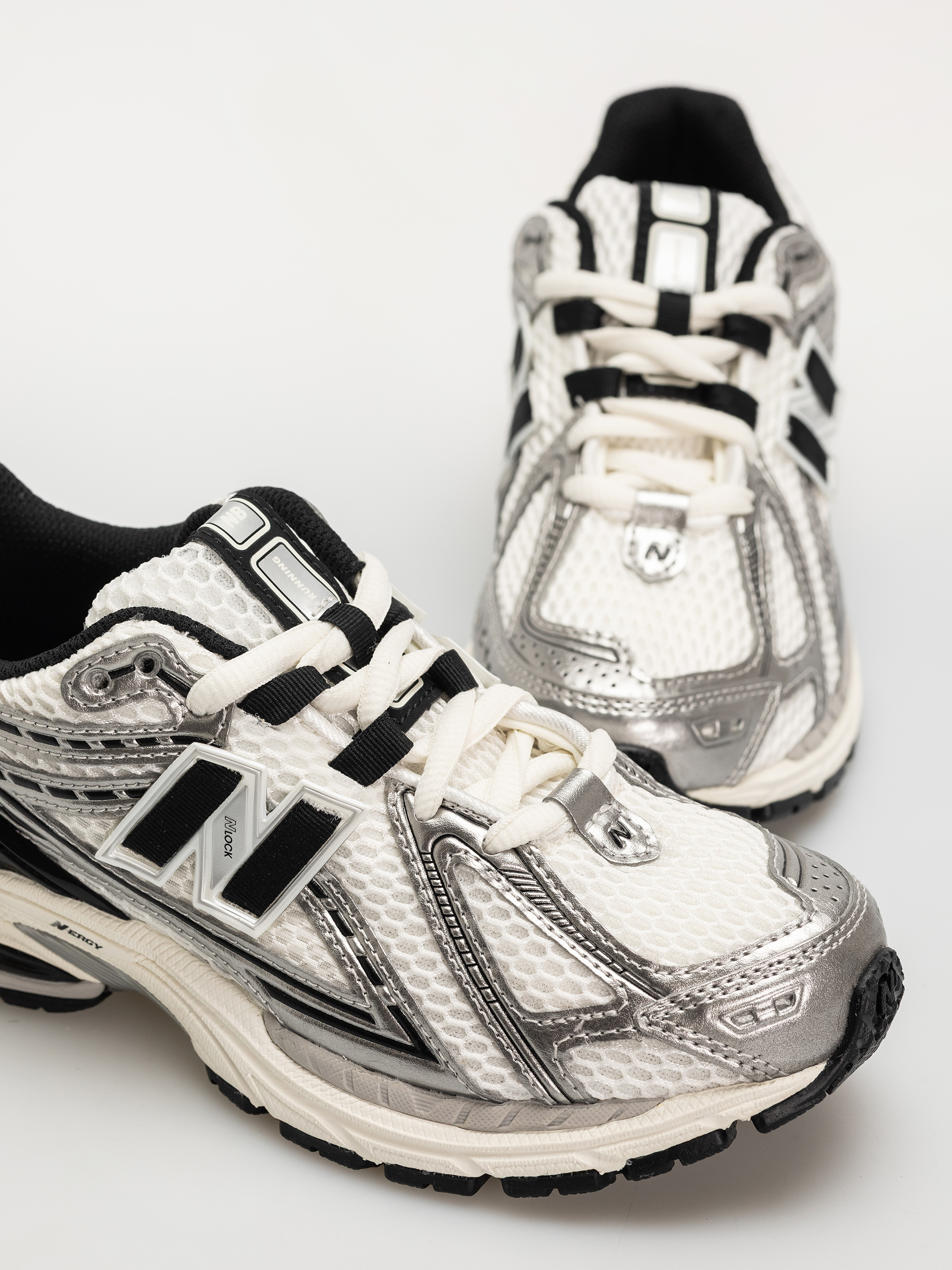 Topánky New Balance 1906 (silver metallic/black/sea salt er)