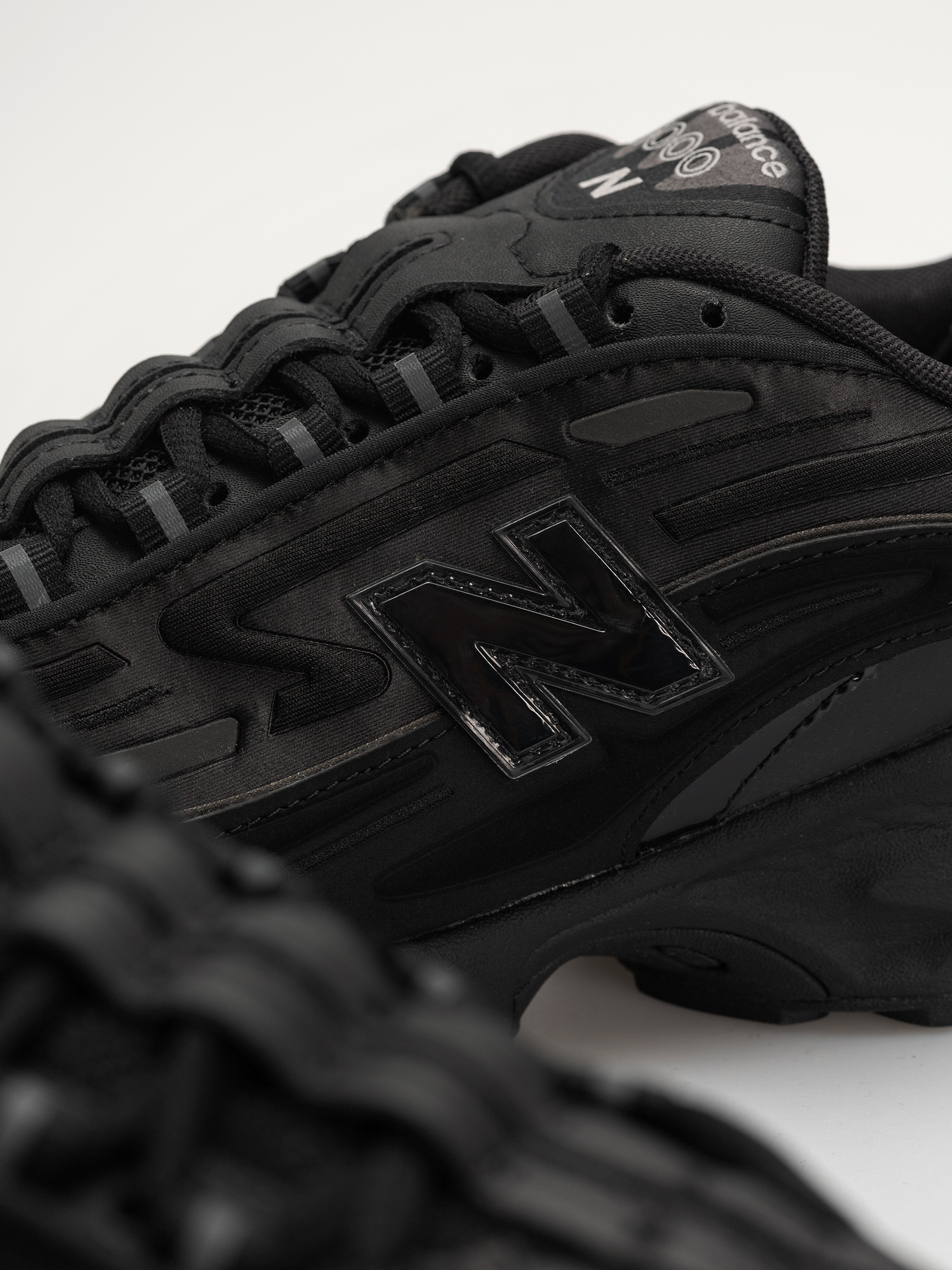 Topánky New Balance 1000 (black/black metallic/light gold metallic b)