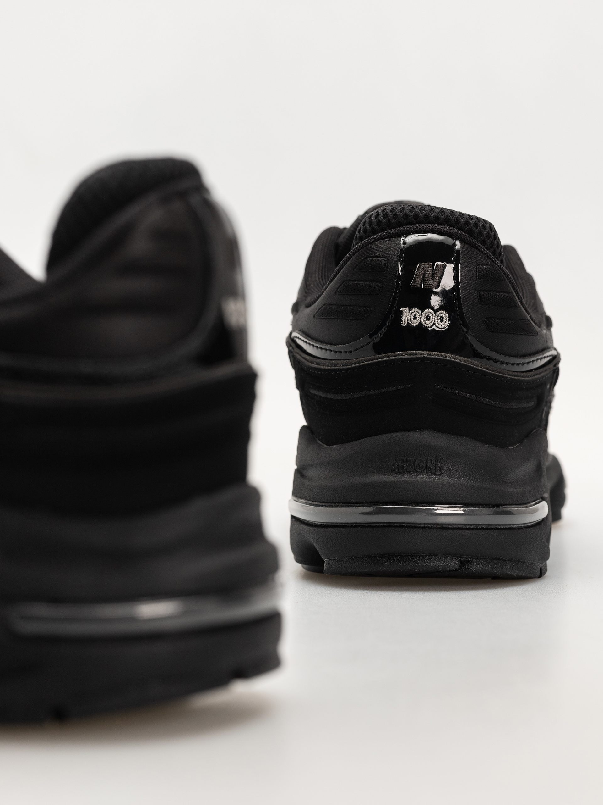 Topánky New Balance 1000 (black/black metallic/light gold metallic b)