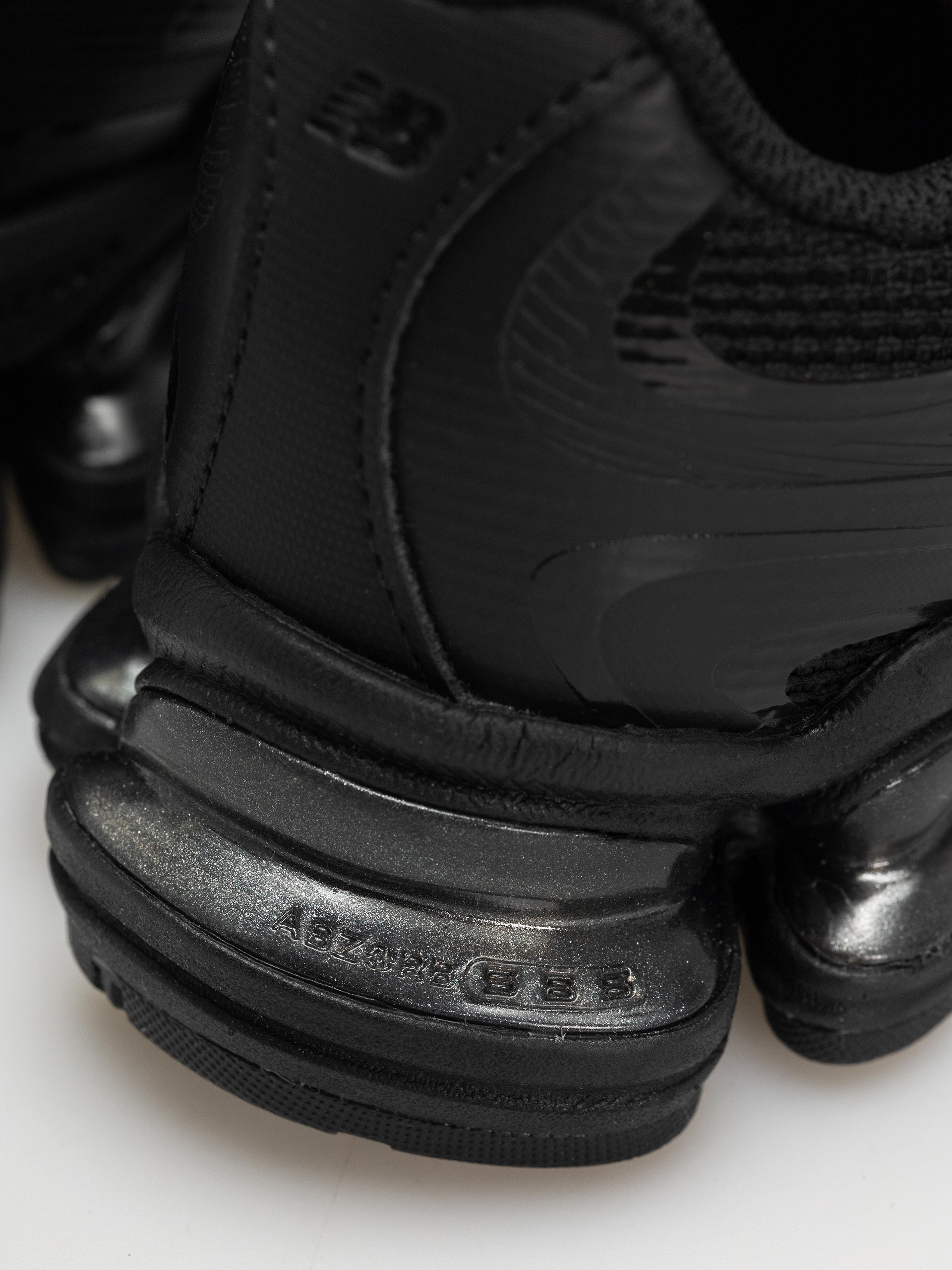 Topánky New Balance 2000 (black/black etb)