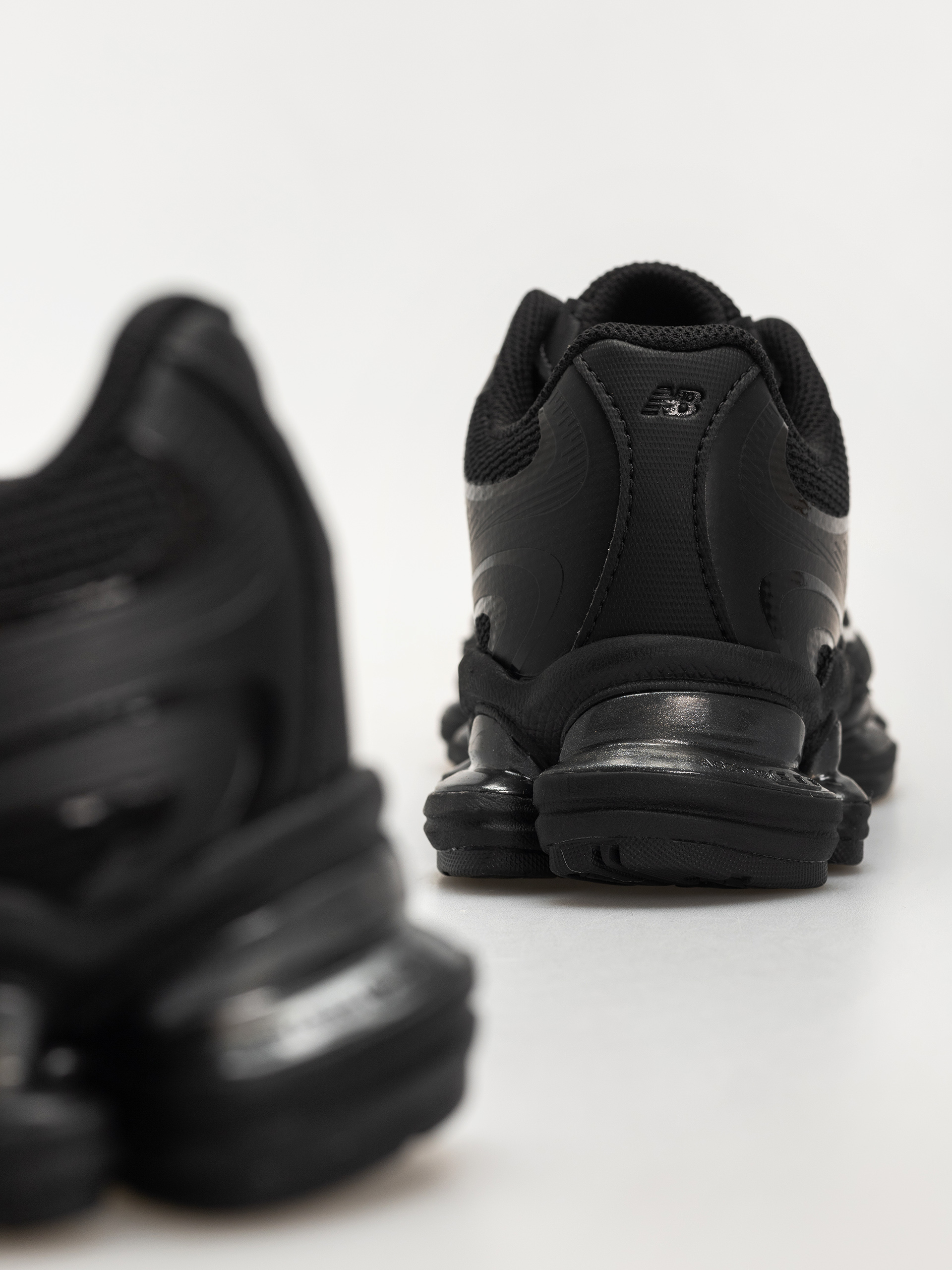 Topánky New Balance 2000 (black/black etb)