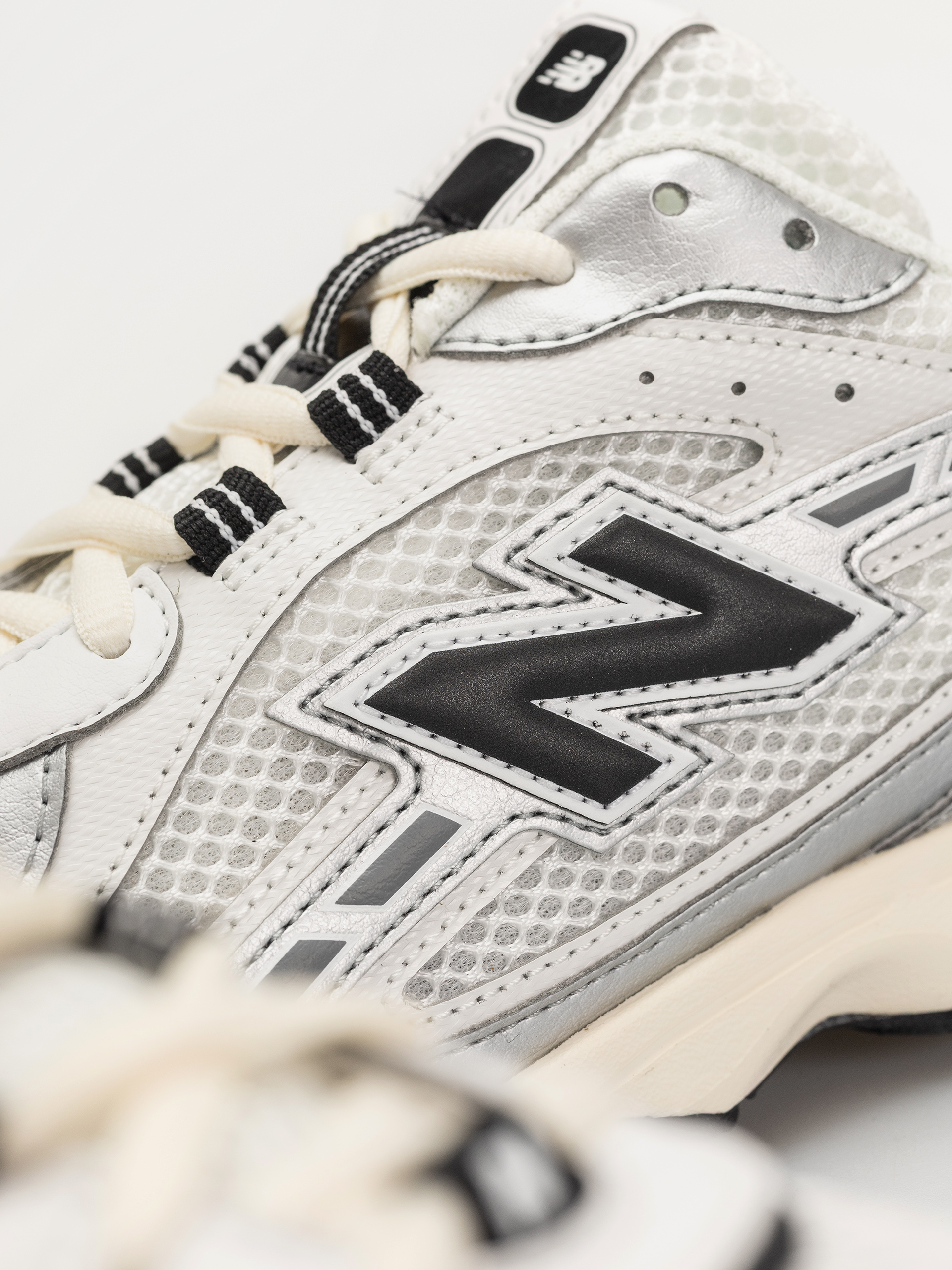 Topánky New Balance 204 (silver metallic/black swd)