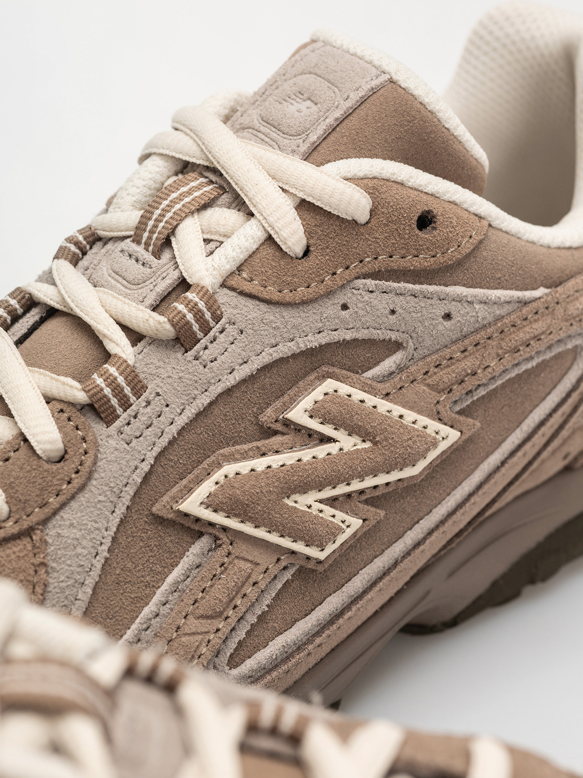 Topánky New Balance 204 (mushroom/arid stone mma)