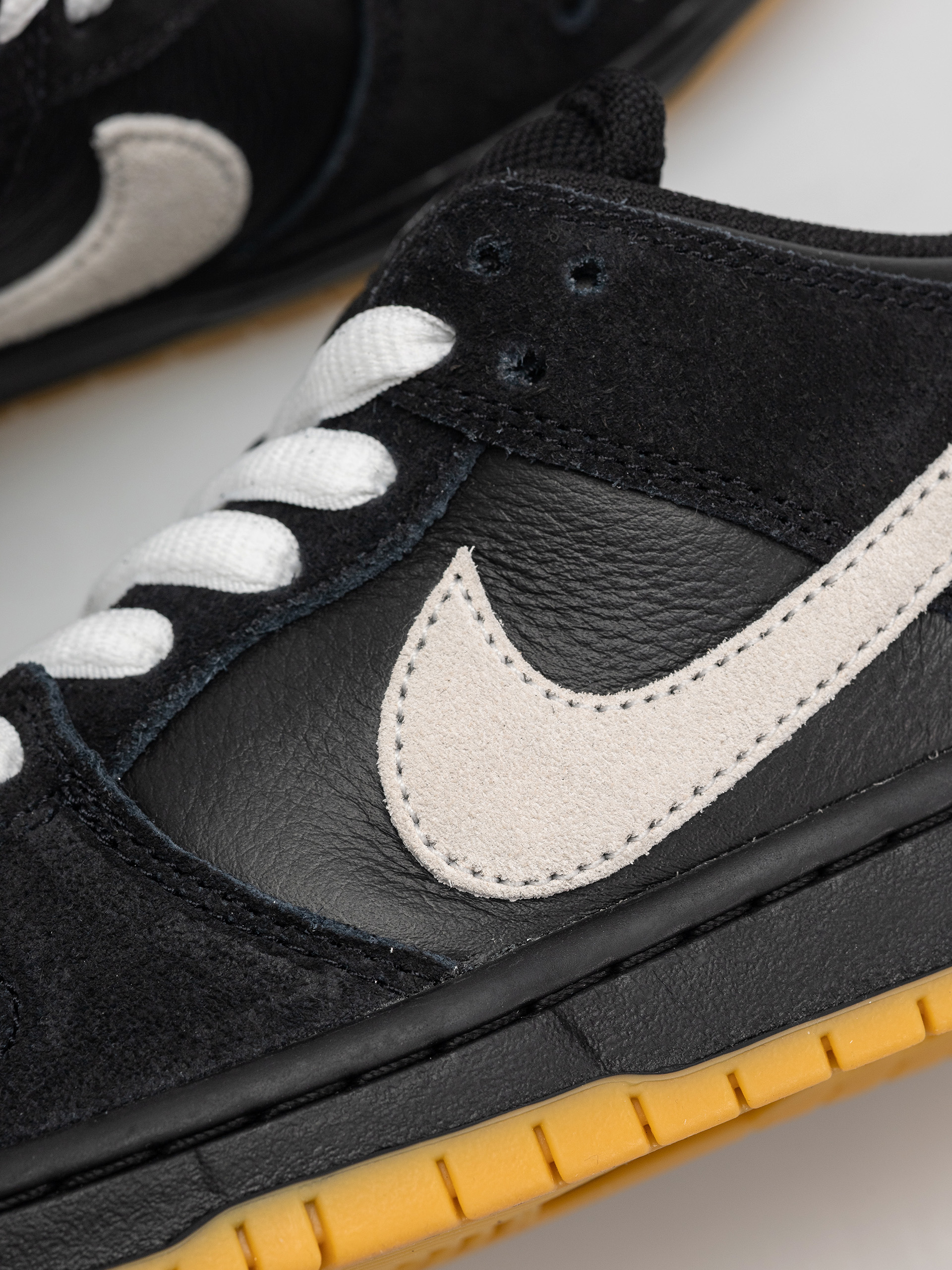 Topánky Nike SB Dunk Low Pro (black/white black gum light brown)