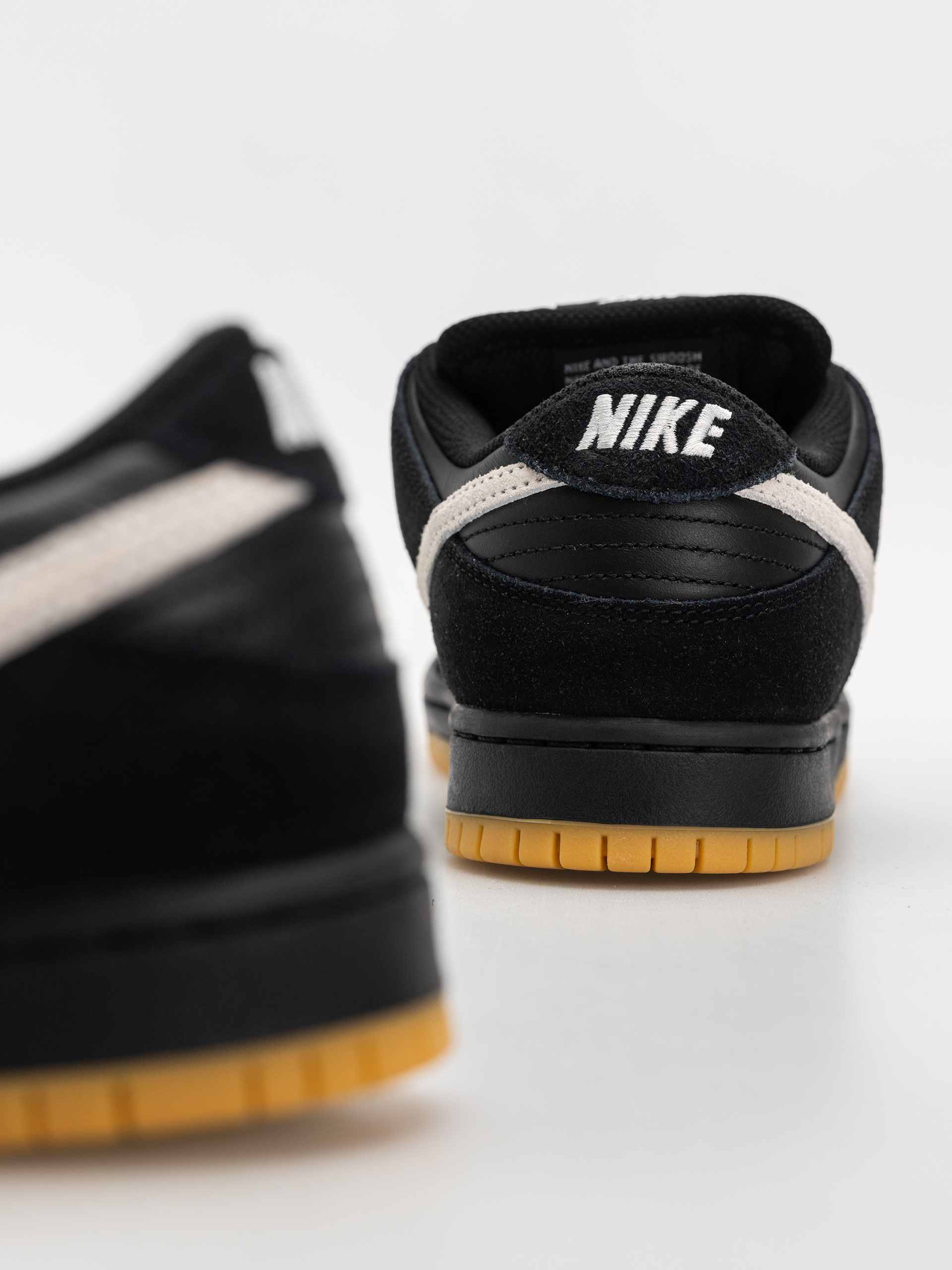 Topánky Nike SB Dunk Low Pro (black/white black gum light brown)