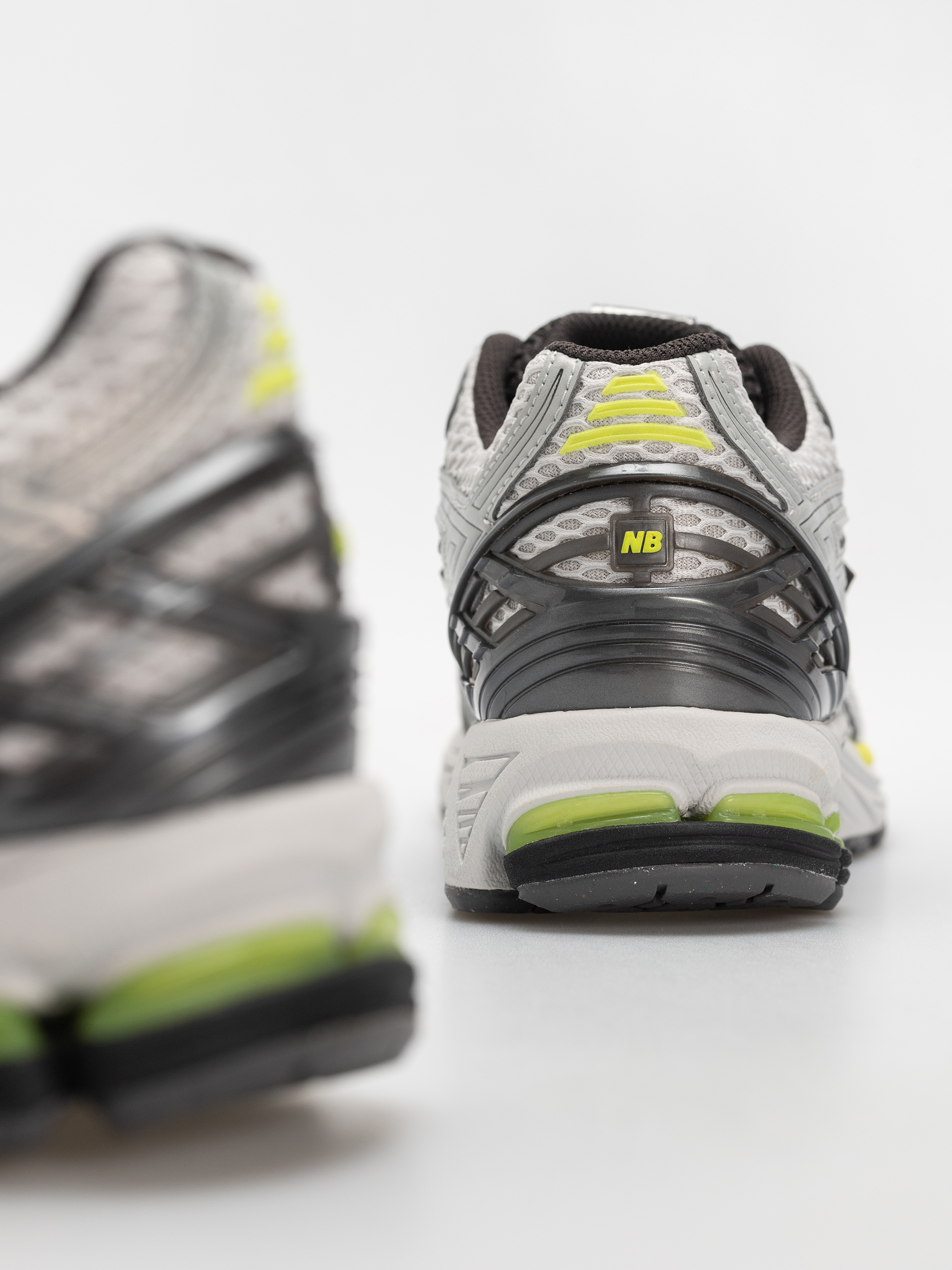 Topánky New Balance 1906 (light silver metallic/alkaline green)