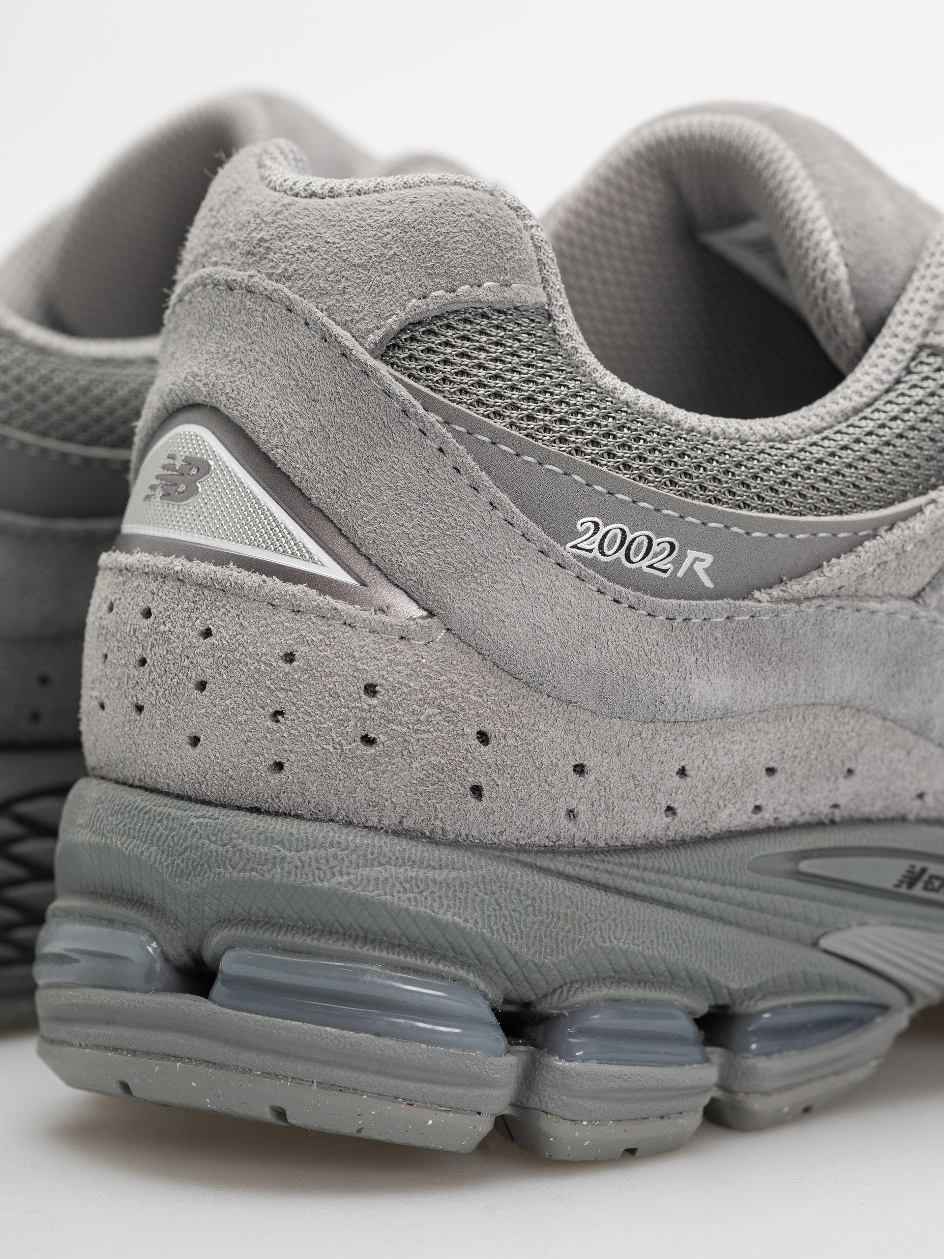 Topánky New Balance 2002 (slate grey/dark silver metallic)