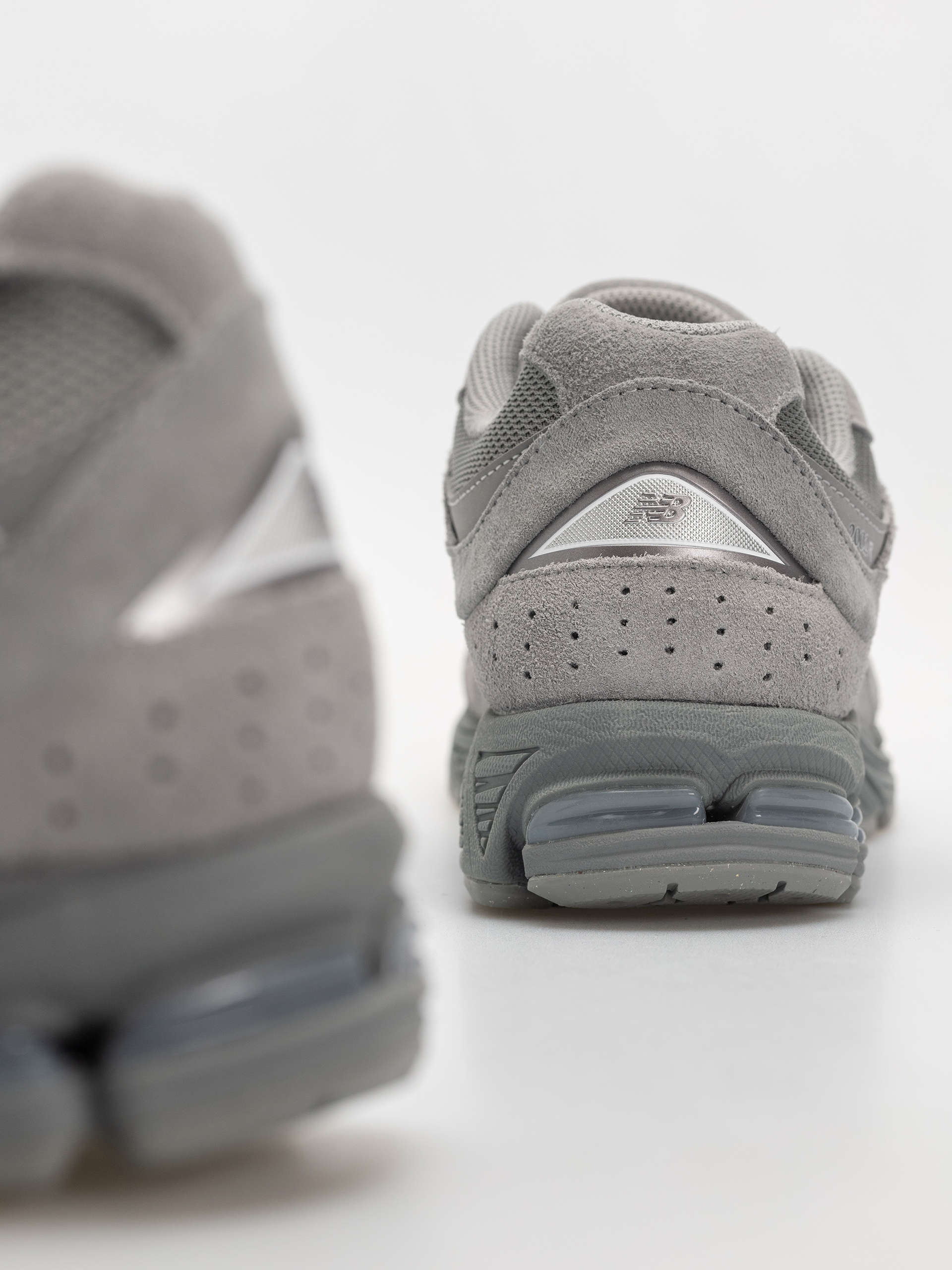 Topánky New Balance 2002 (slate grey/dark silver metallic)