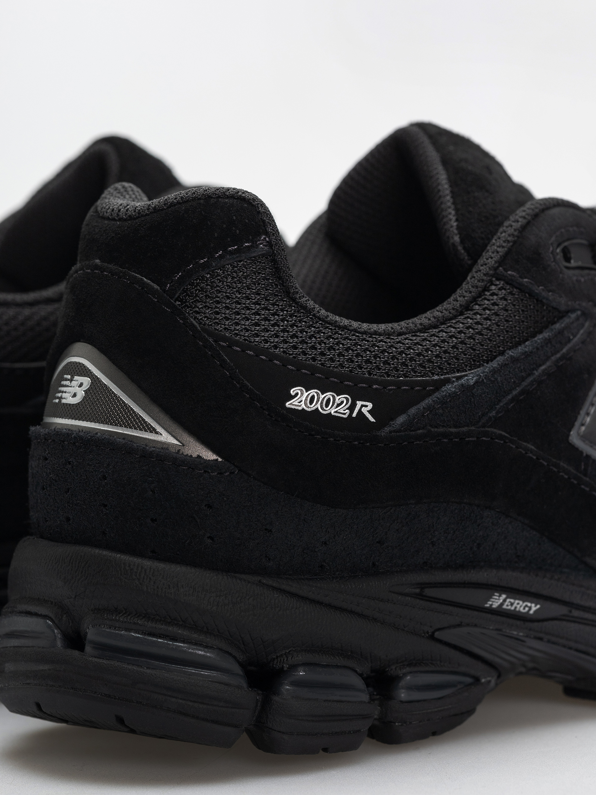 Topánky New Balance 2002 (black/black metallic)