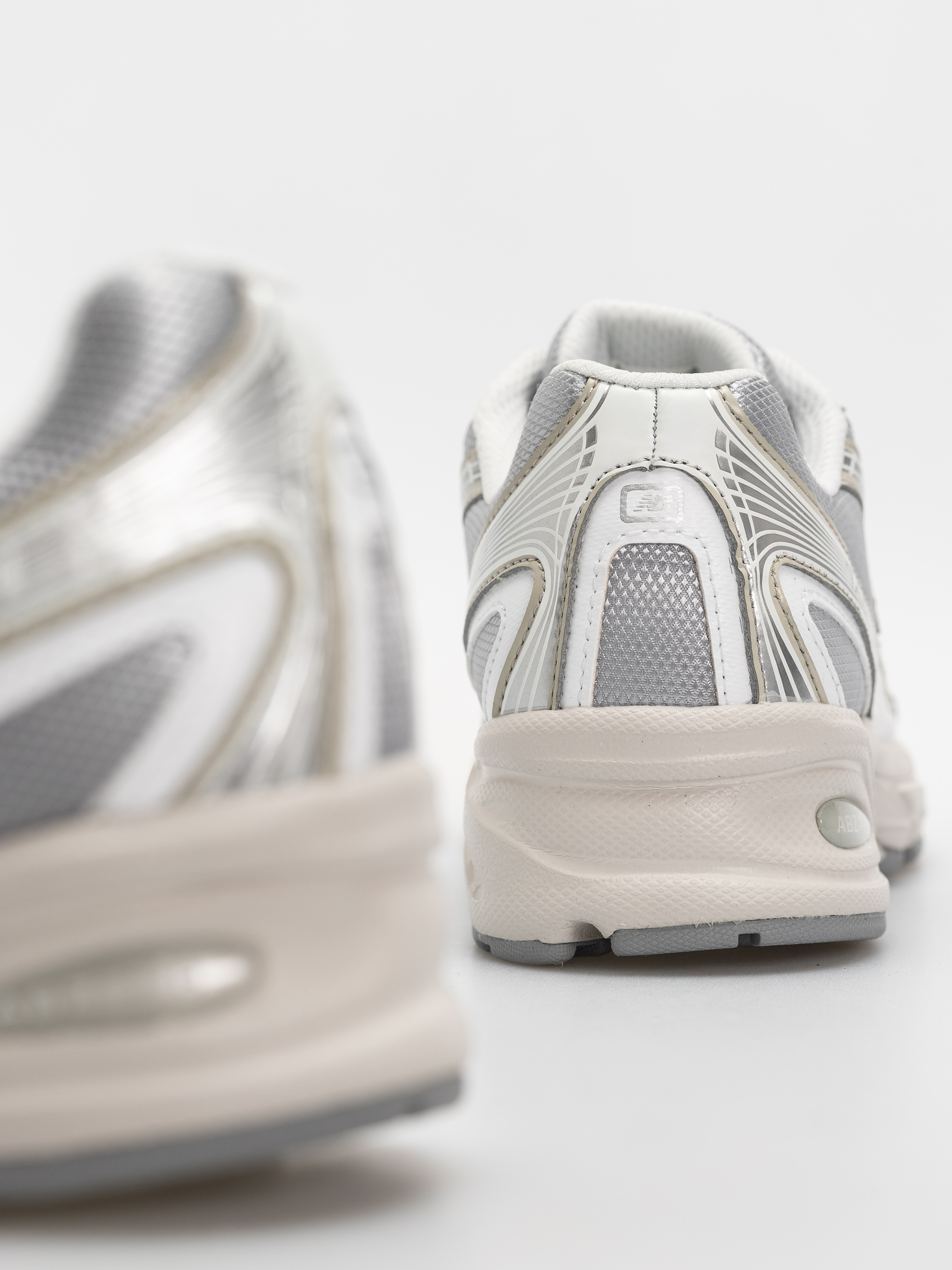 Topánky New Balance 740 (metallic silver/metallic silver)