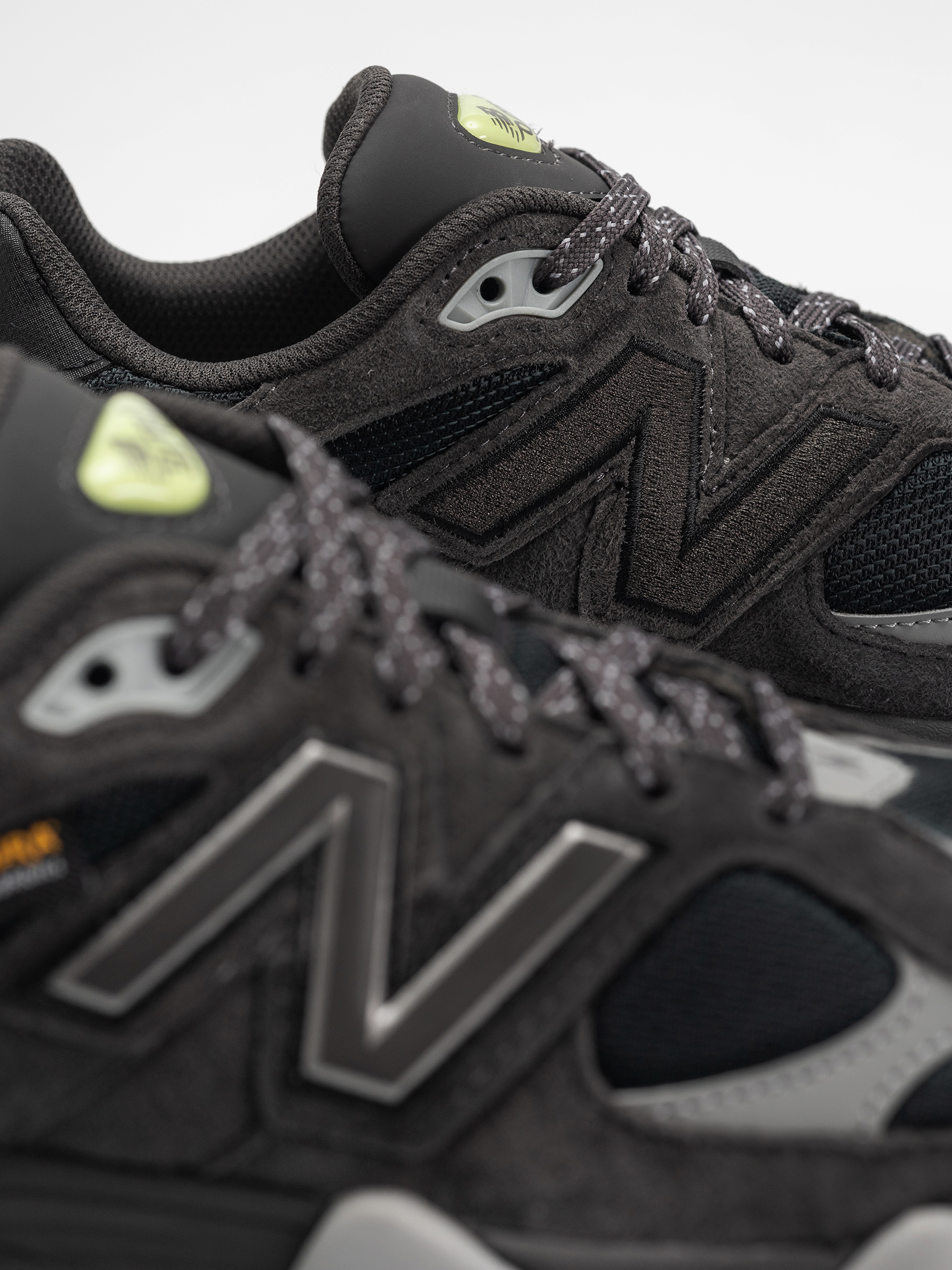 Topánky New Balance 9060 (black cement/dry lime)