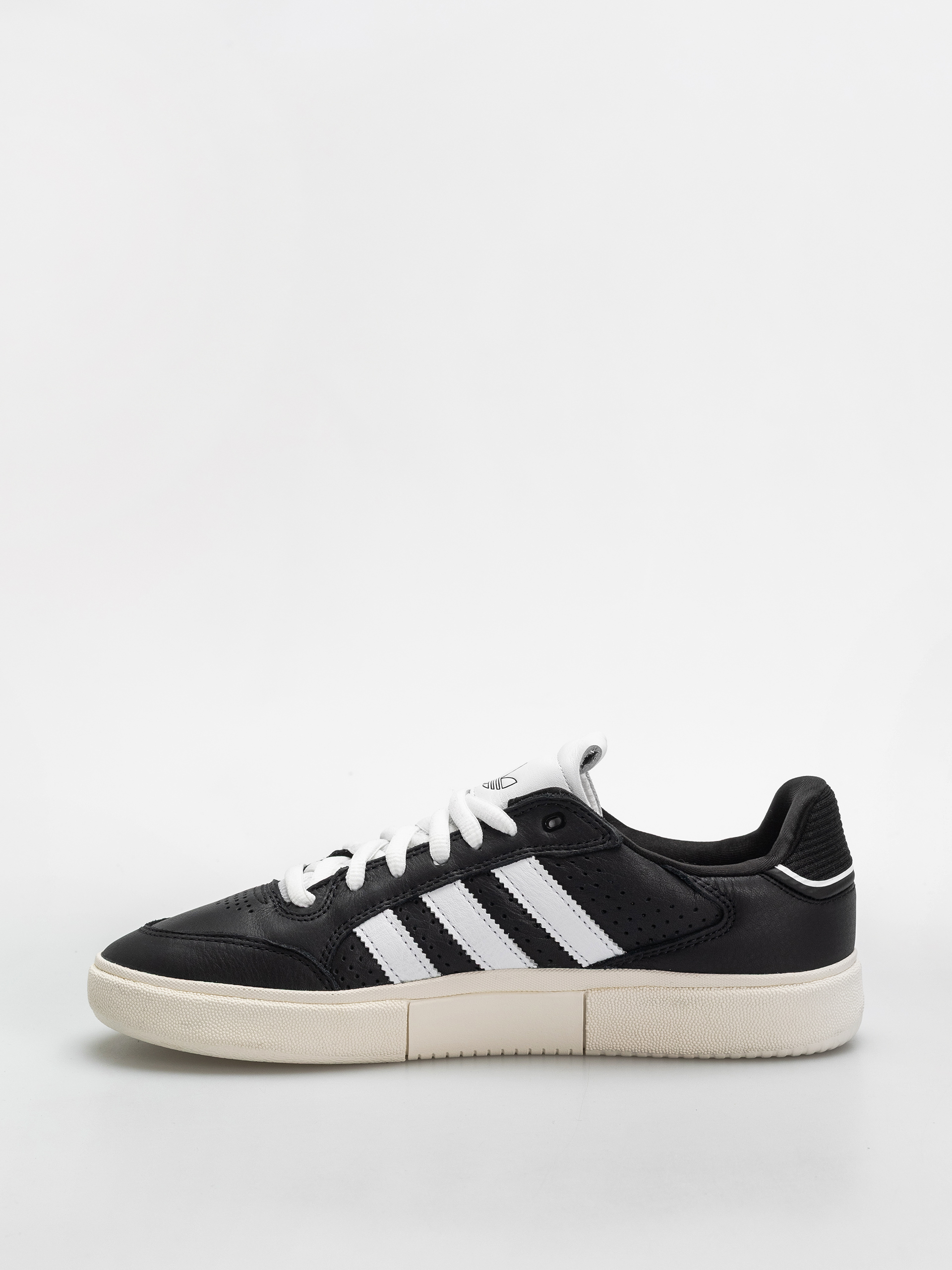 Topánky adidas Tyshawn Low (cblack/ftwwht/cwhite)