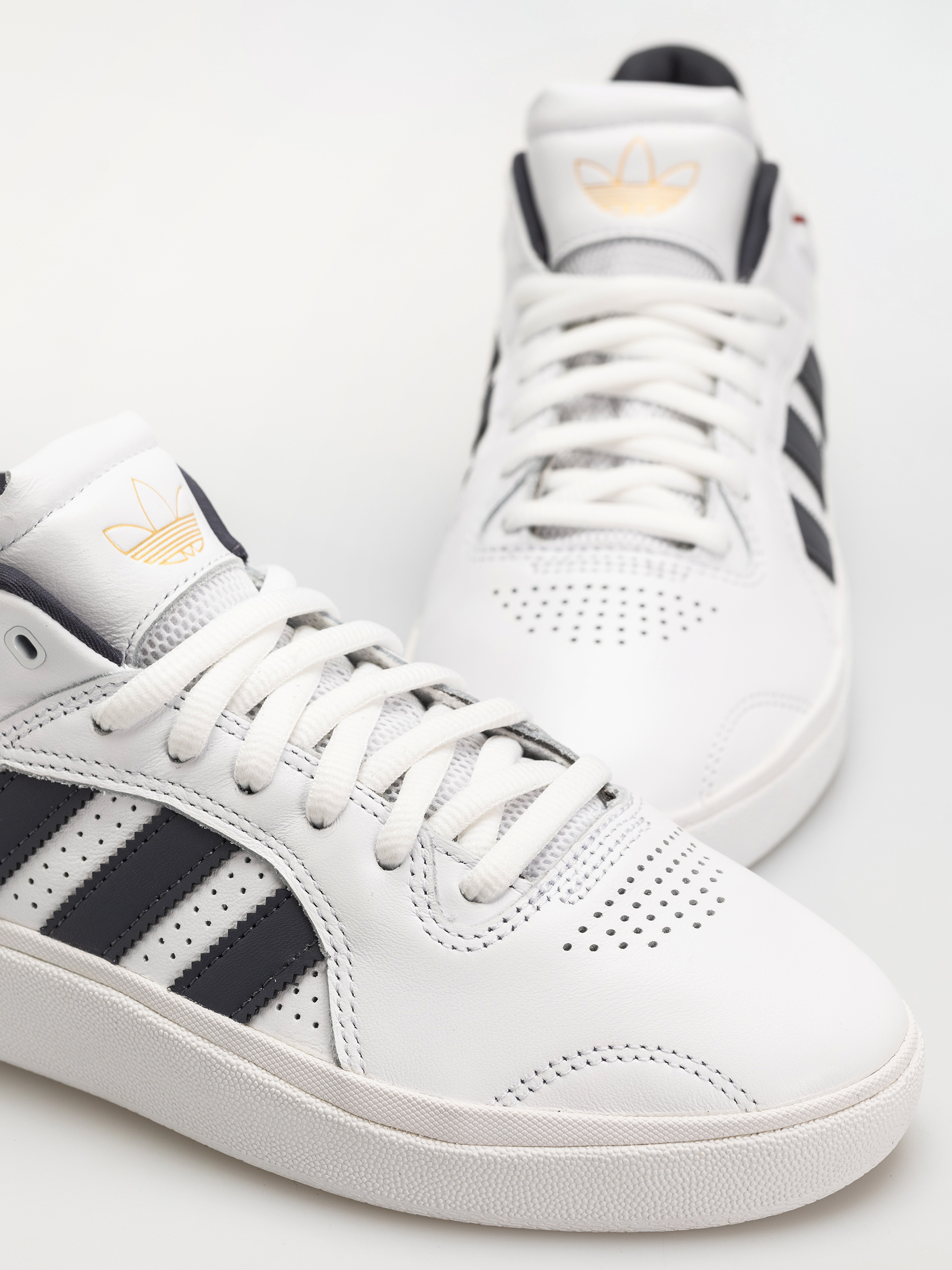 Topánky adidas Tyshawn (ftwwht/colred)