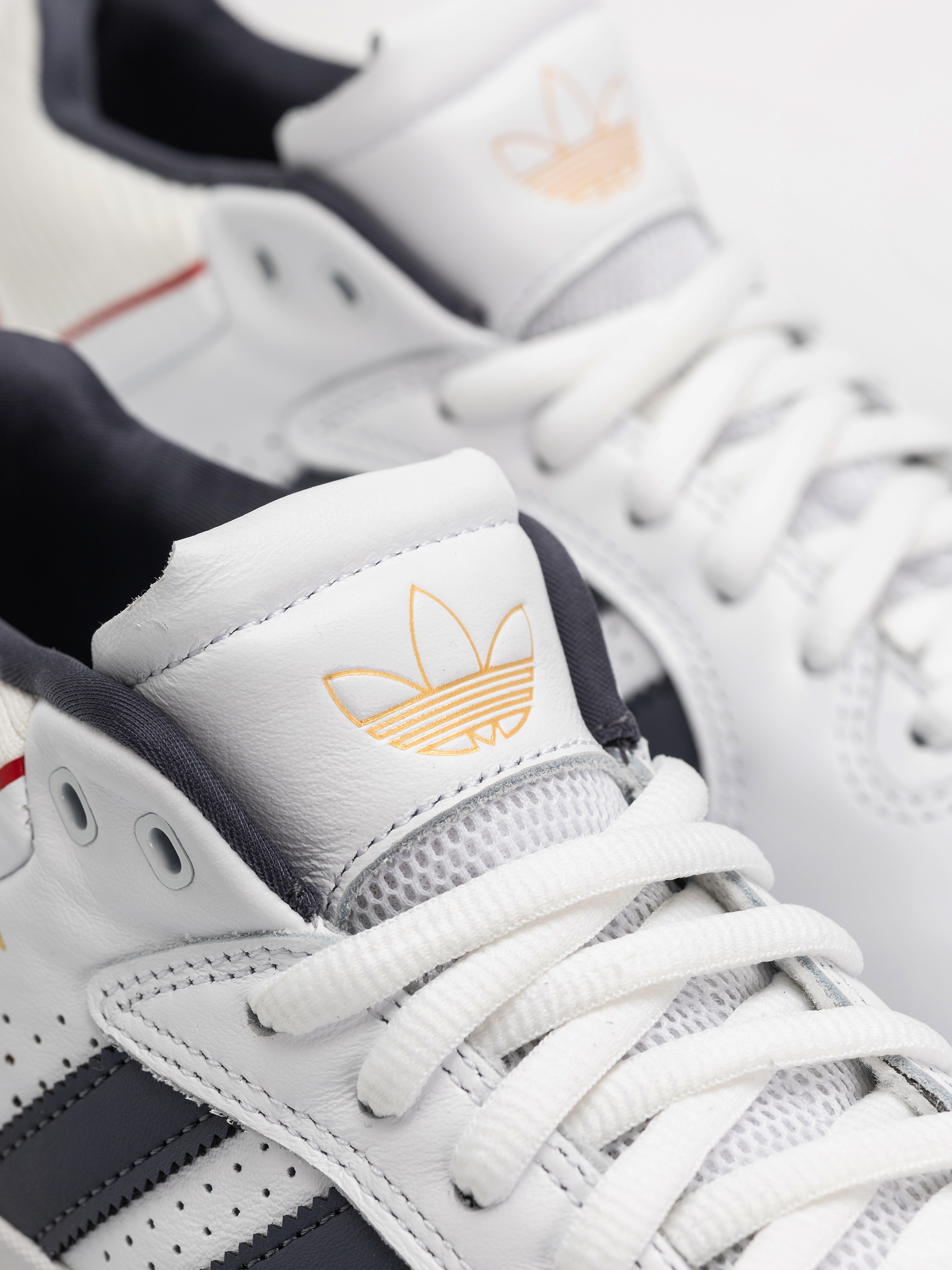 Topánky adidas Tyshawn (ftwwht/colred)