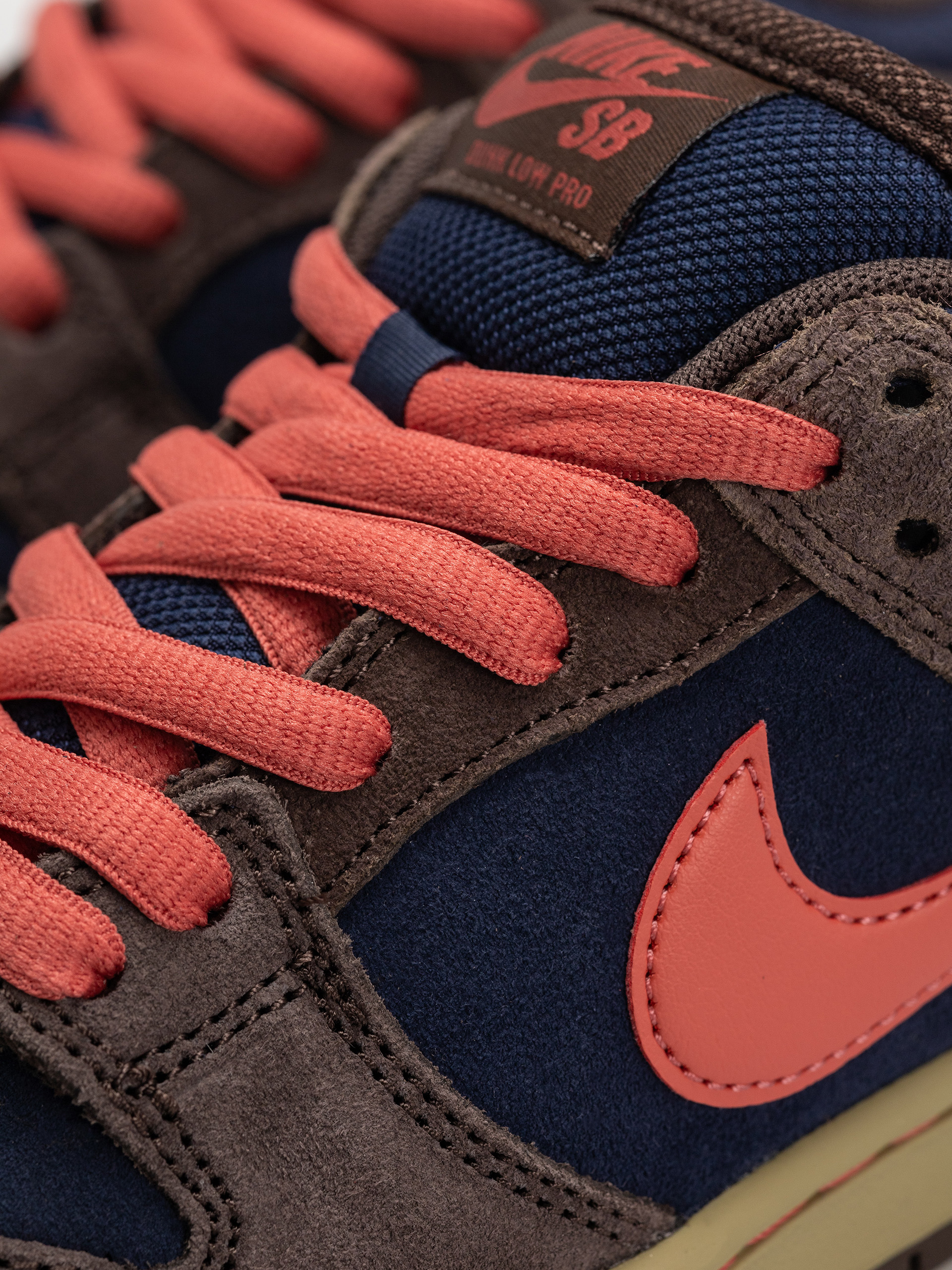 Topánky Nike SB Dunk Low Pro (baroque brown/adobe midnight navy)